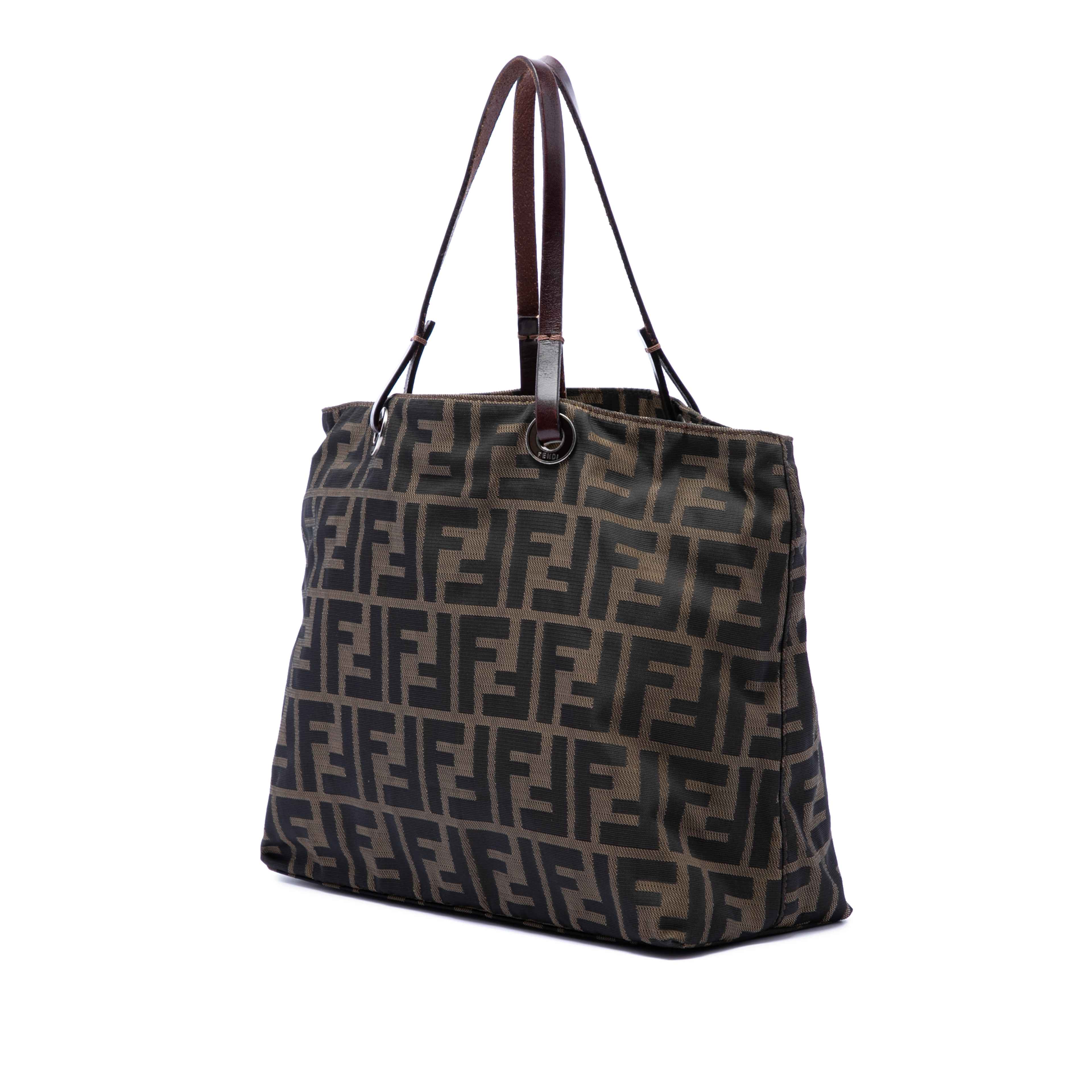 Fendi Zucca Canvas Tote, från Luxclusif, i färgen brun. Klicka för att öppna bilden i stort format