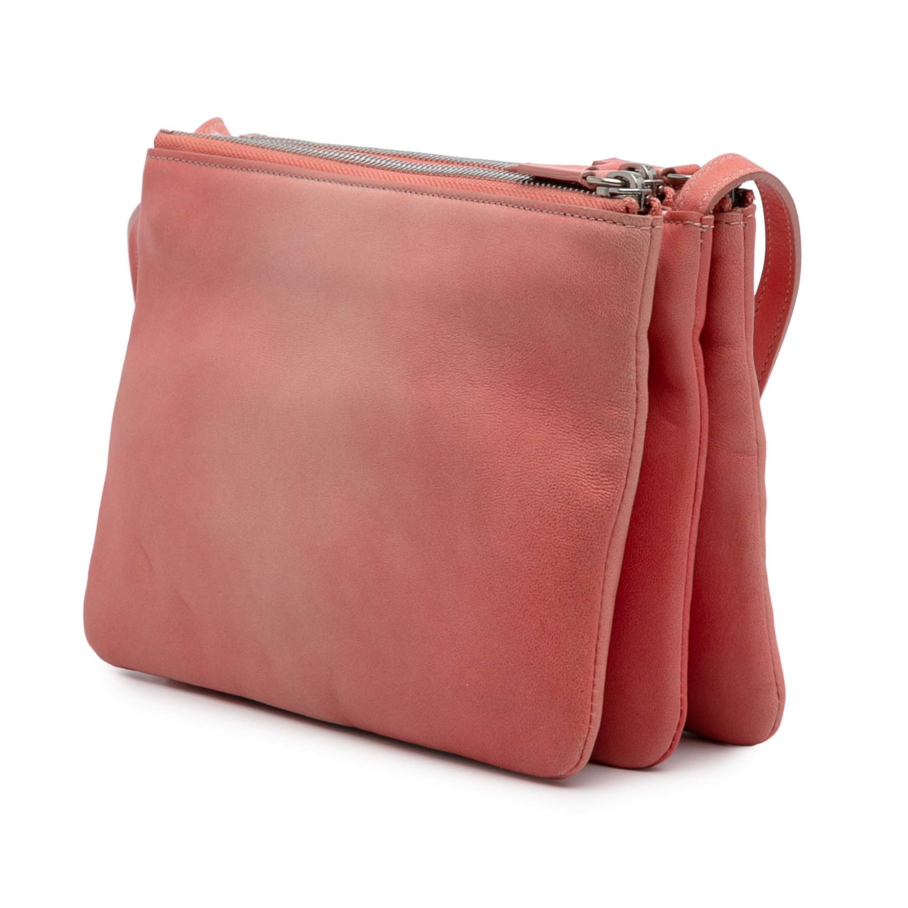 Celine Small Lambskin Trio Crossbody, från Luxclusif, i färgen blush. Klicka för att öppna bilden i stort format