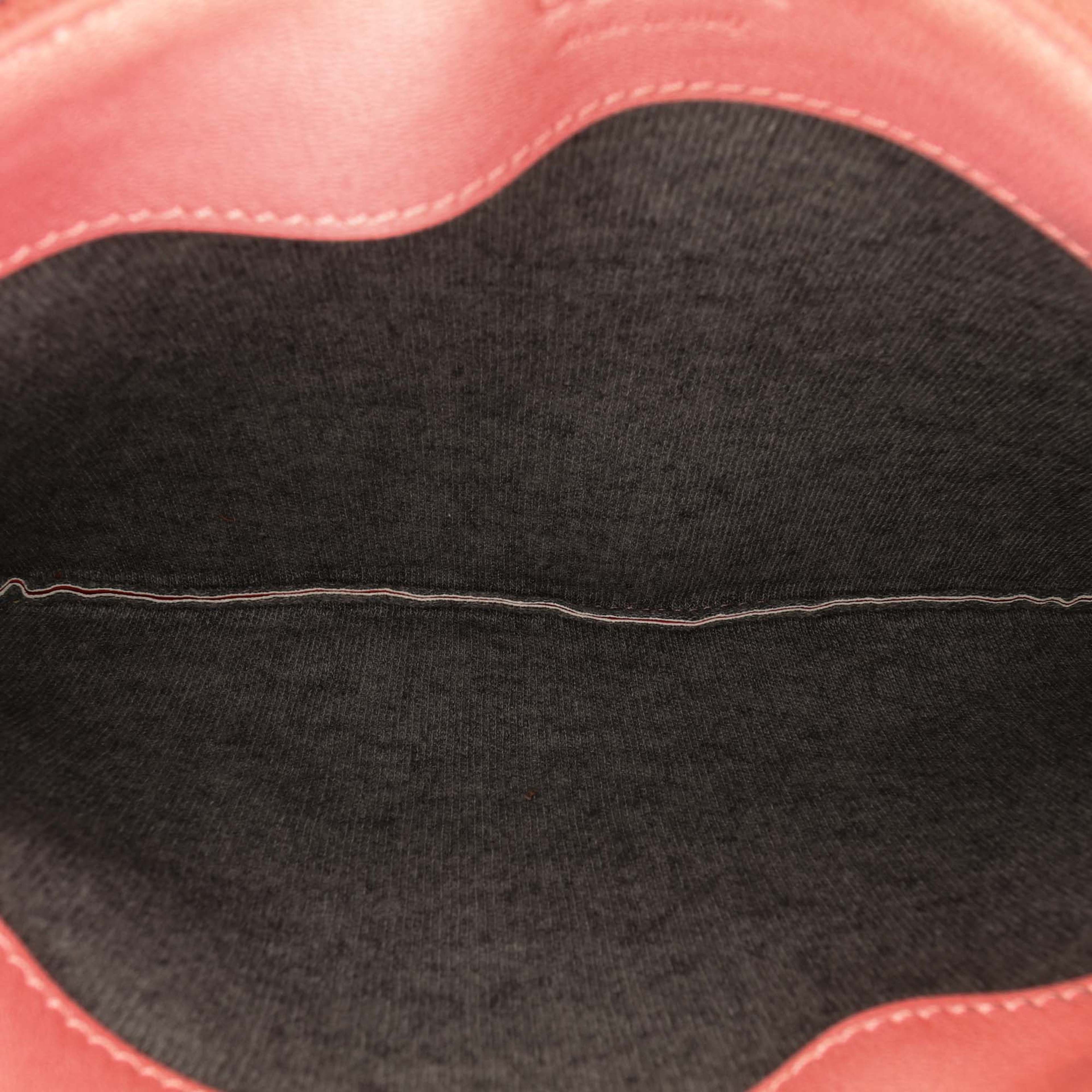 Celine Small Lambskin Trio Crossbody, från Luxclusif, i färgen blush. Klicka för att öppna bilden i stort format