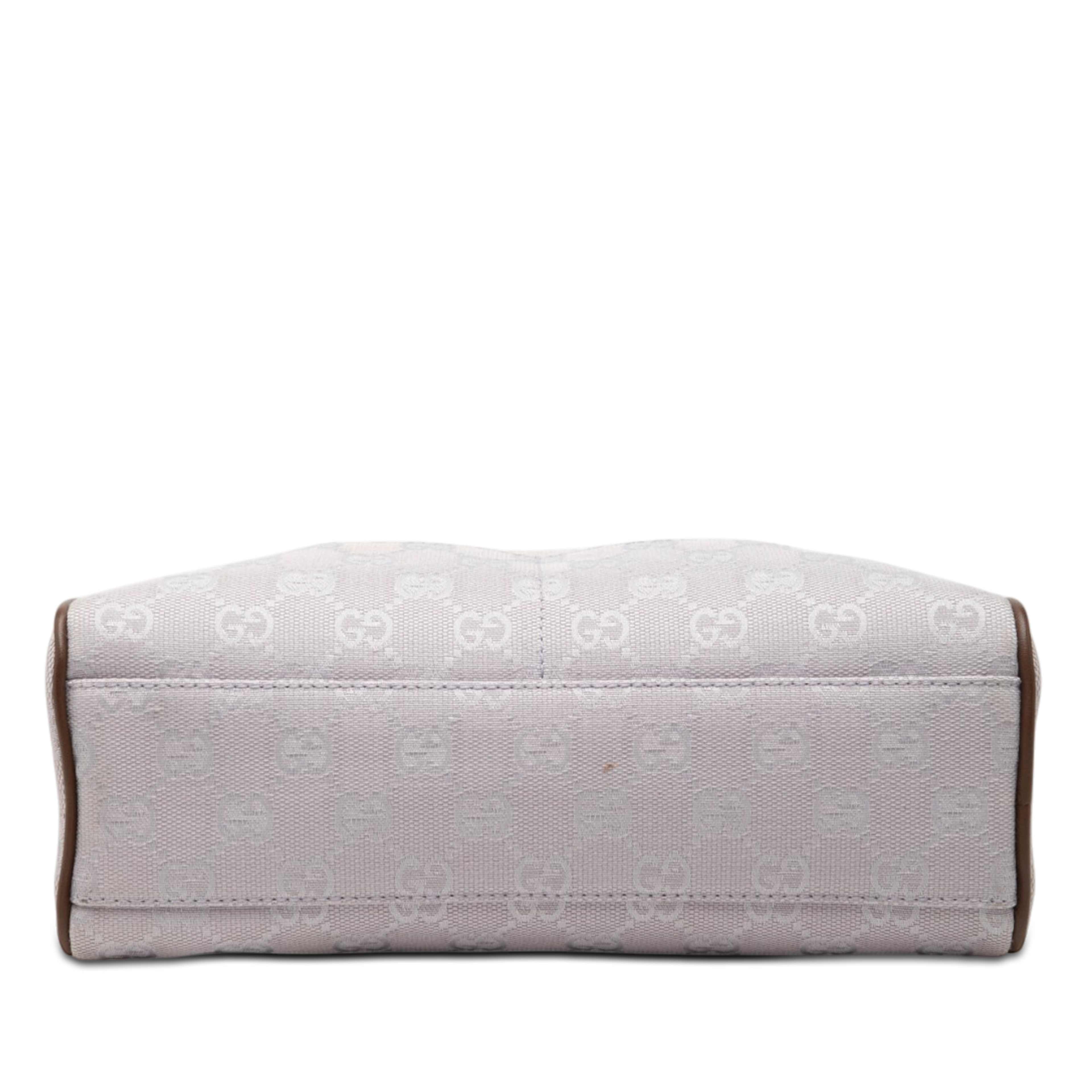 Gucci Gg Canvas Shoulder Bag, från Luxclusif, i färgen purpur. Klicka för att öppna bilden i stort format