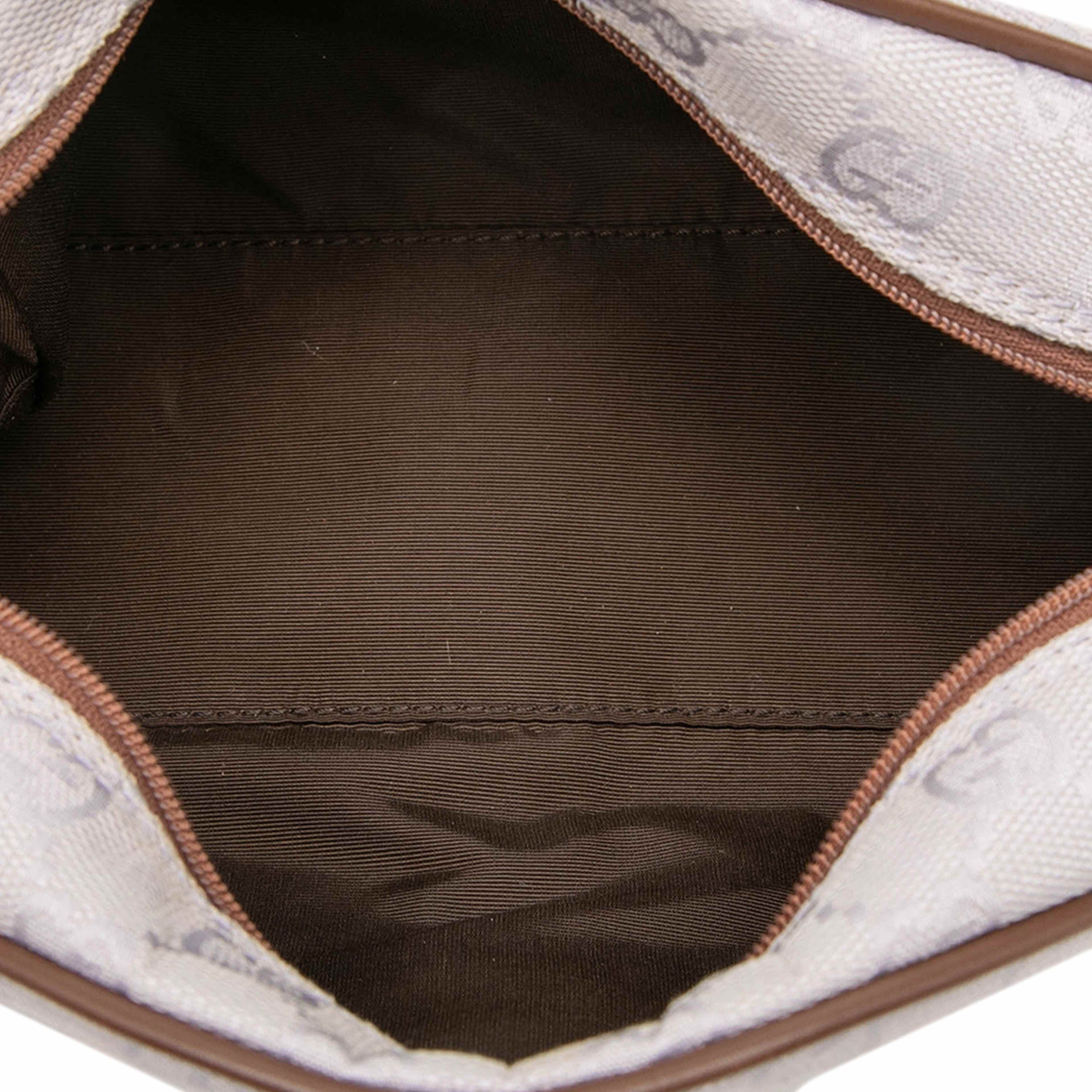 Gucci Gg Canvas Shoulder Bag, från Luxclusif, i färgen purpur. Klicka för att öppna bilden i stort format