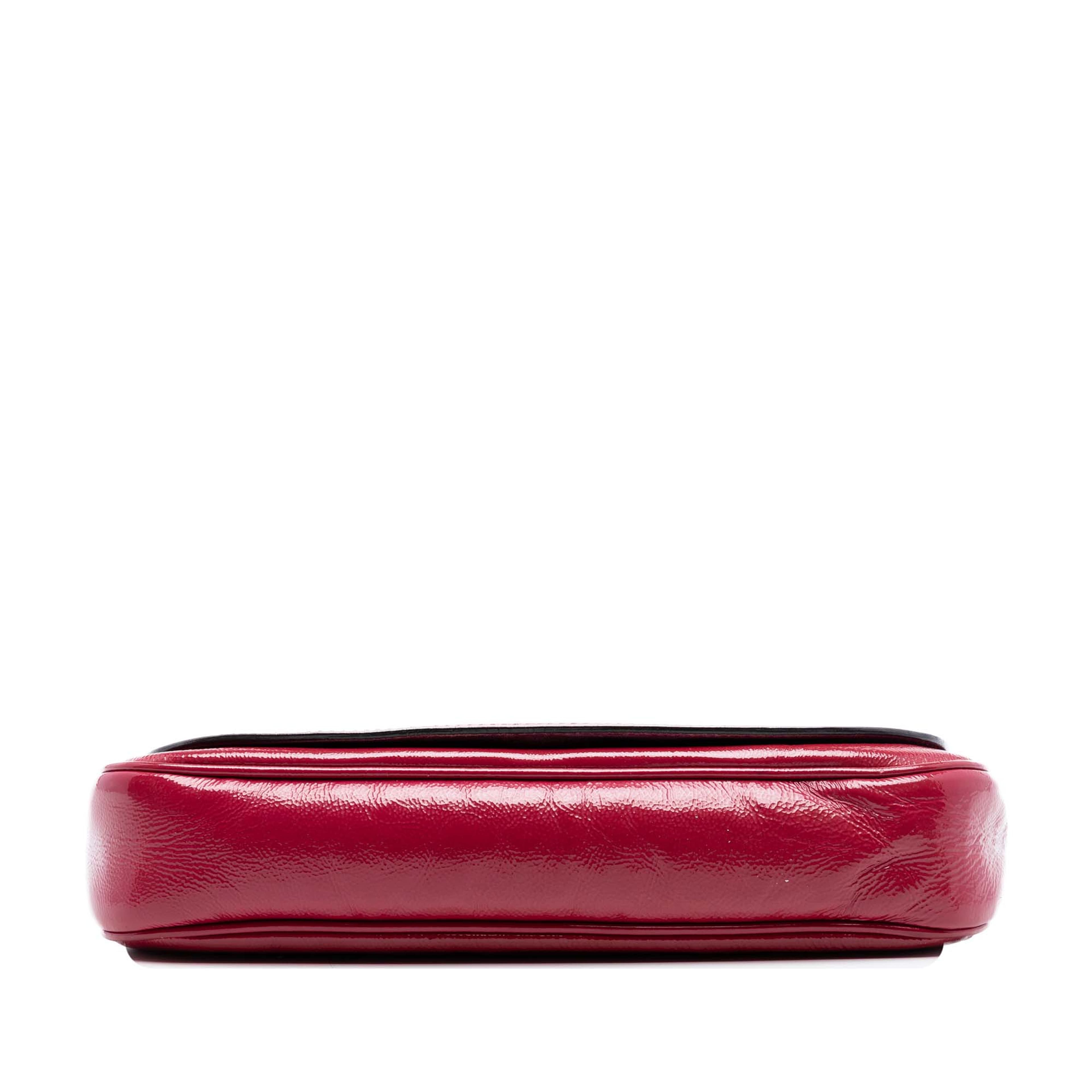 Gucci Medium Patent Soho Chain Flap Crossbody, från Luxclusif, i färgen rosa. Klicka för att öppna bilden i stort format