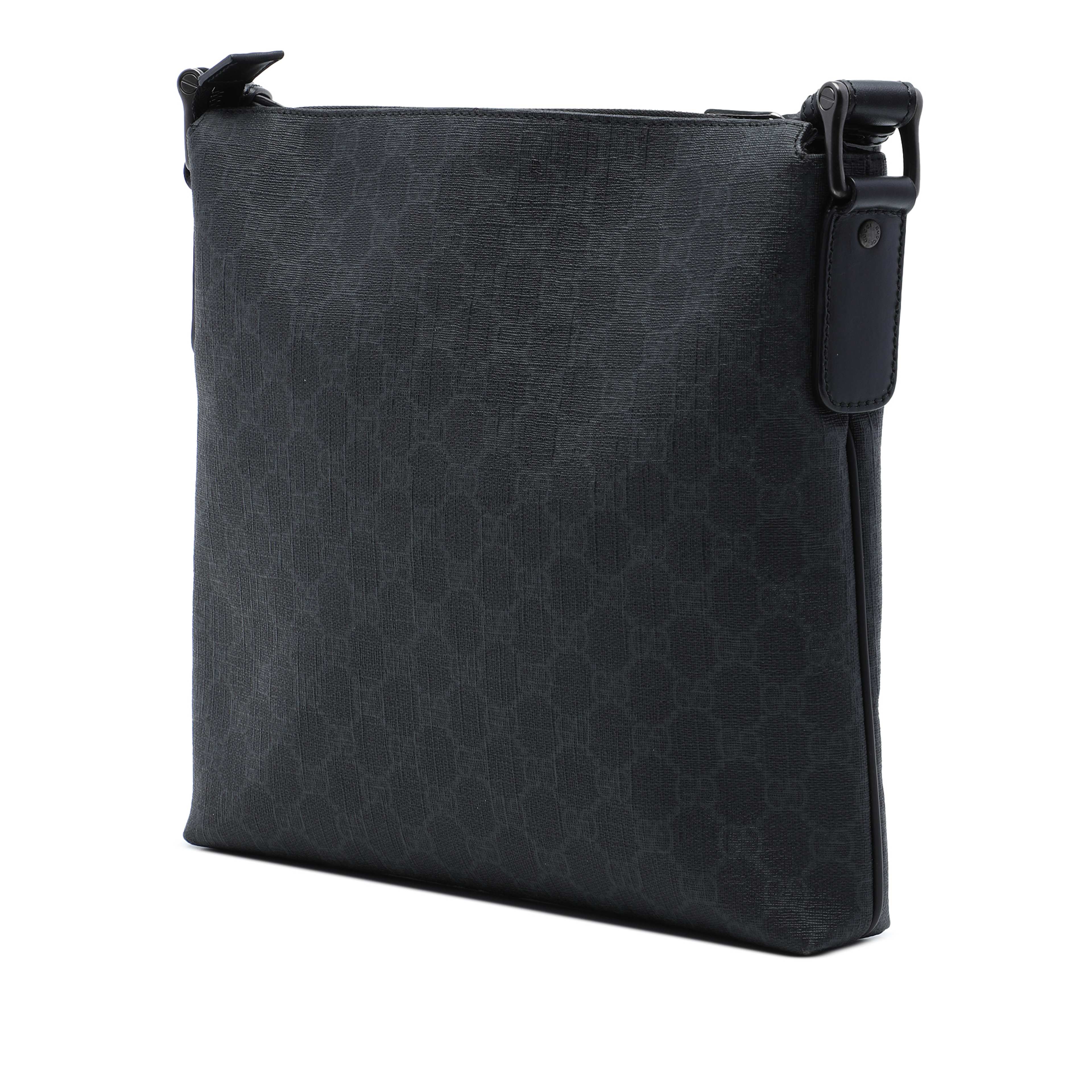 Gucci Gg Supreme Crossbody, från Luxclusif, i färgen svart. Klicka för att öppna bilden i stort format