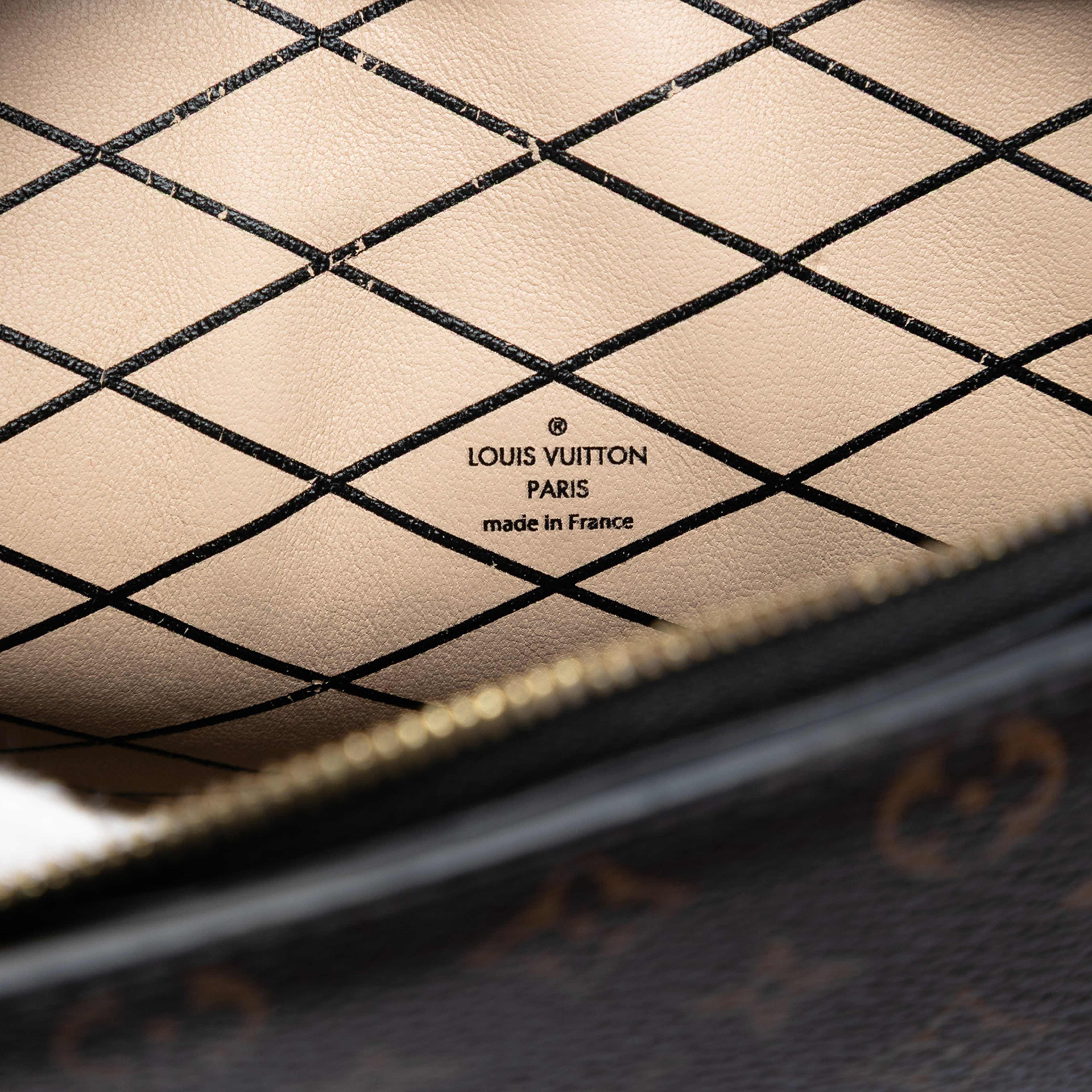 Louis Vuitton Monogram Reverse Trunk Clutch, från Luxclusif, i färgen brown. Klicka för att öppna bilden i stort format