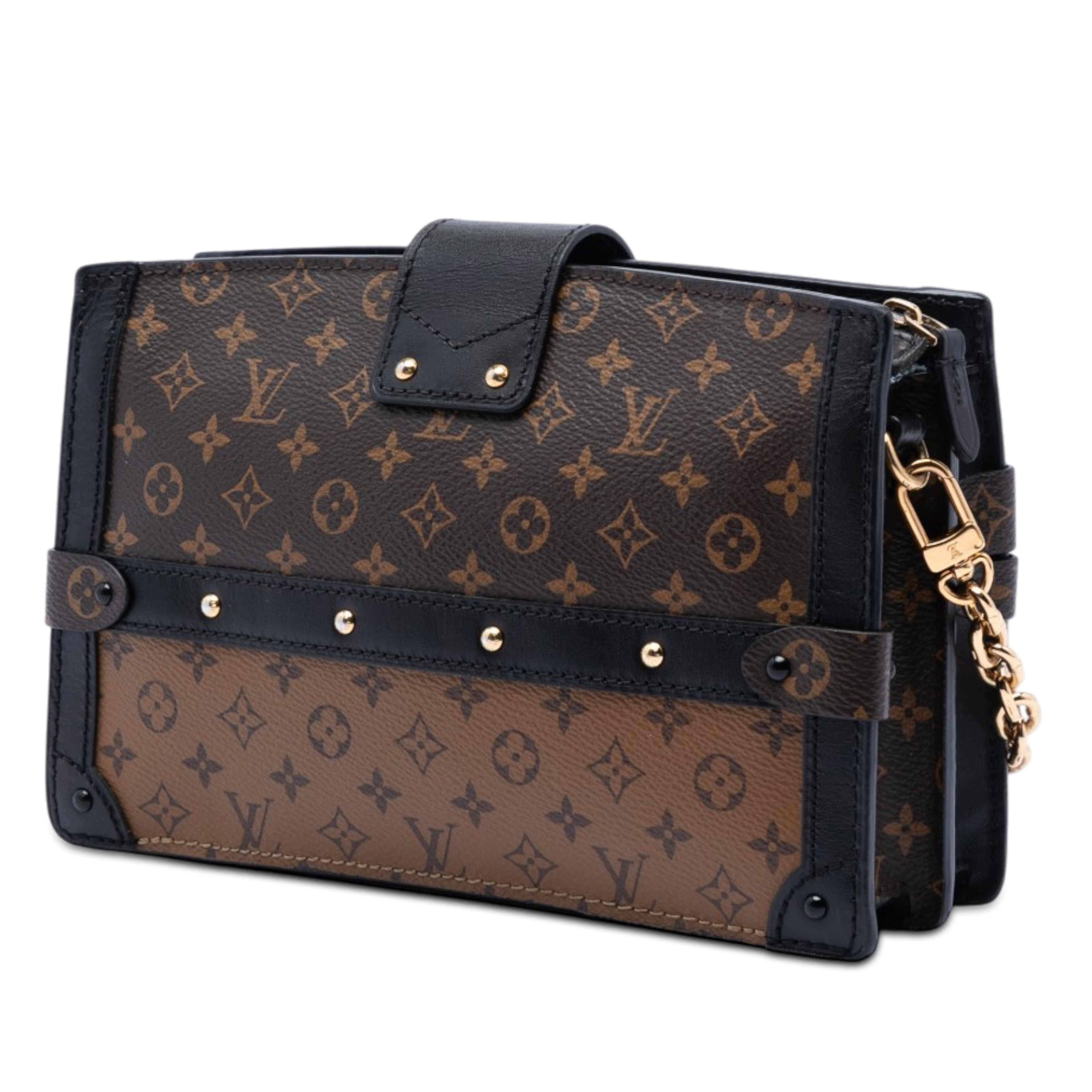 Louis Vuitton Monogram Reverse Trunk Clutch, från Luxclusif, i färgen brown. Klicka för att öppna bilden i stort format
