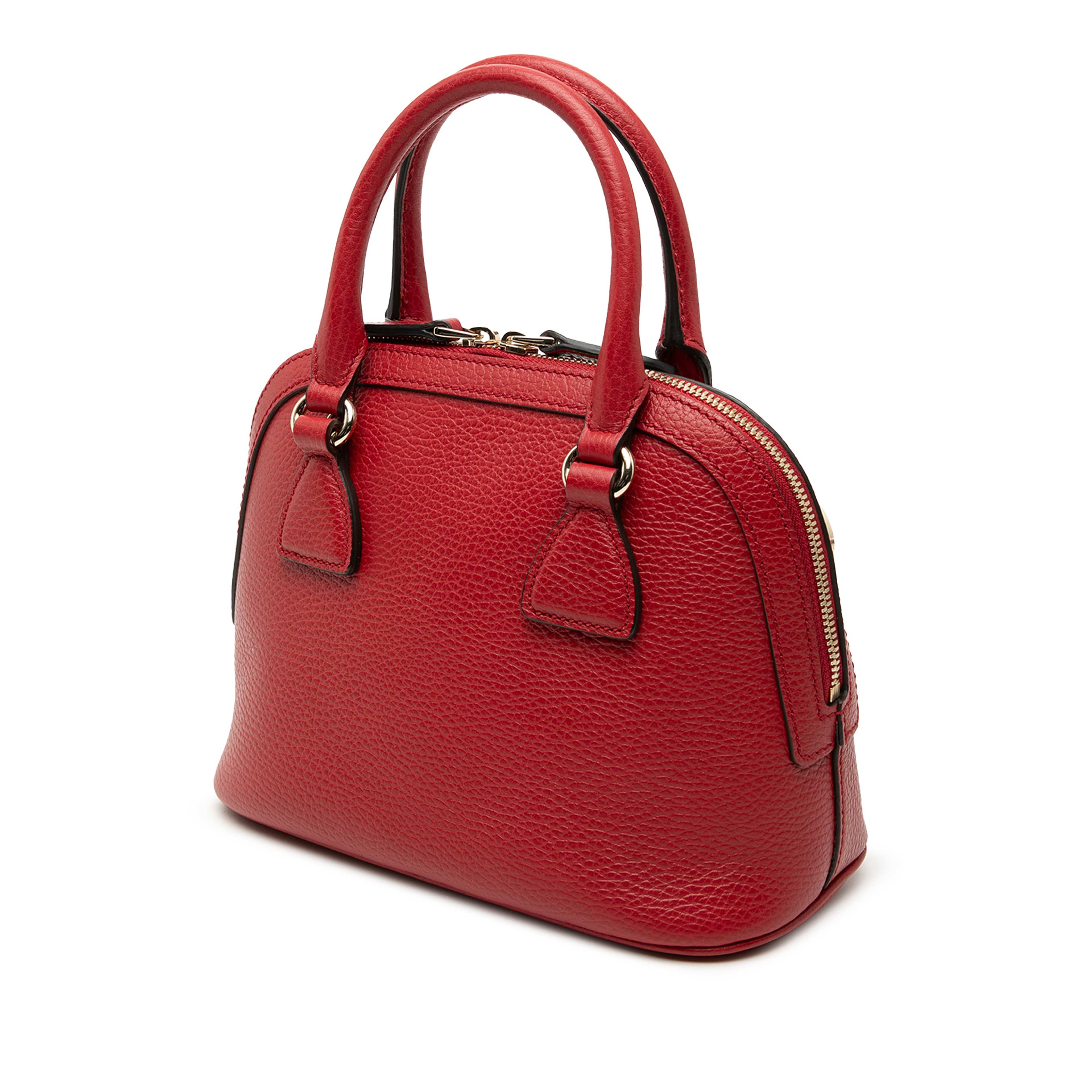 Gucci Mini Leather Gg Charm Dome Satchel, från Luxclusif, i färgen red. Klicka för att öppna bilden i stort format