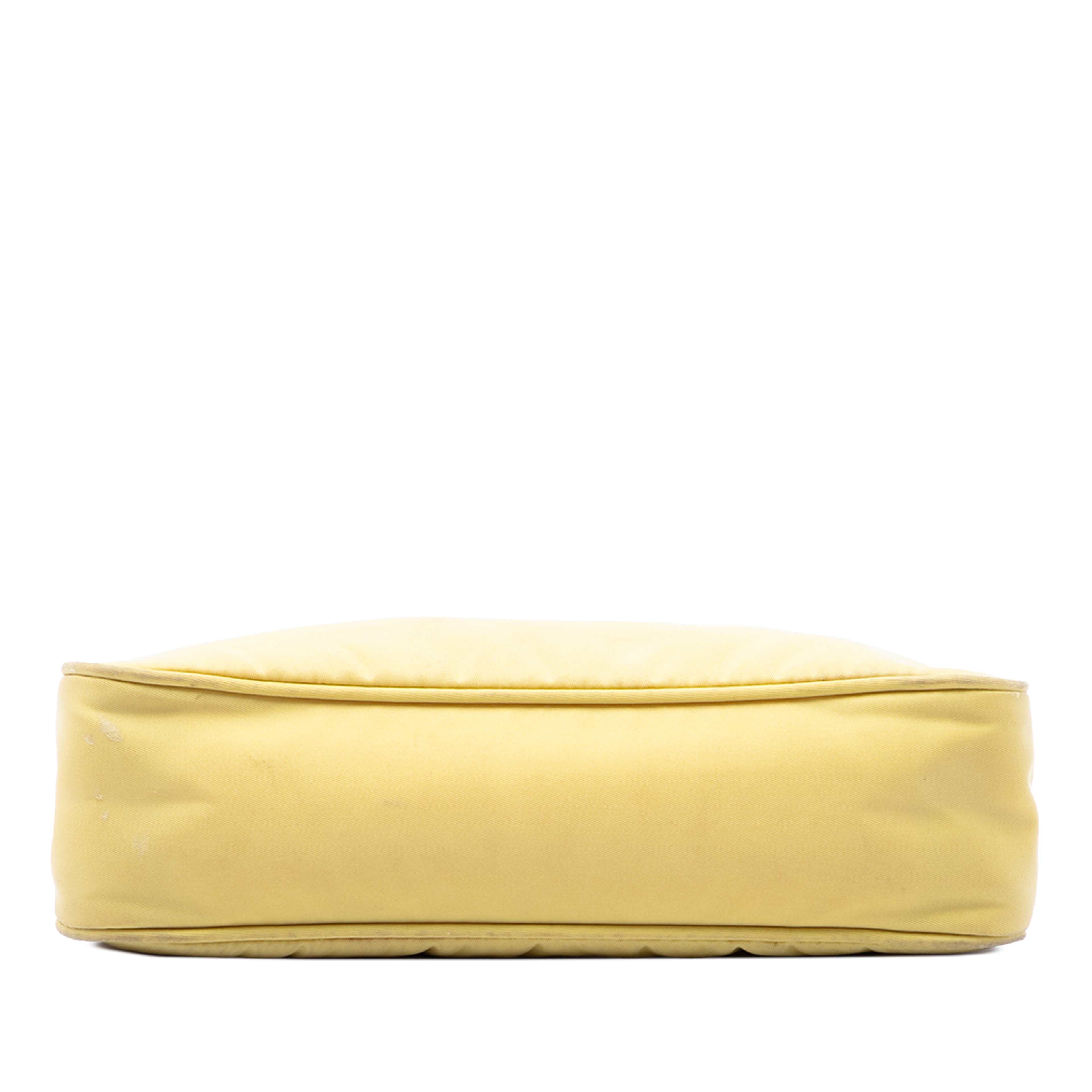 Prada Mini Tessuto Re Edition 2000 Shoulder Bag, från Luxclusif, i färgen gul. Klicka för att öppna bilden i stort format