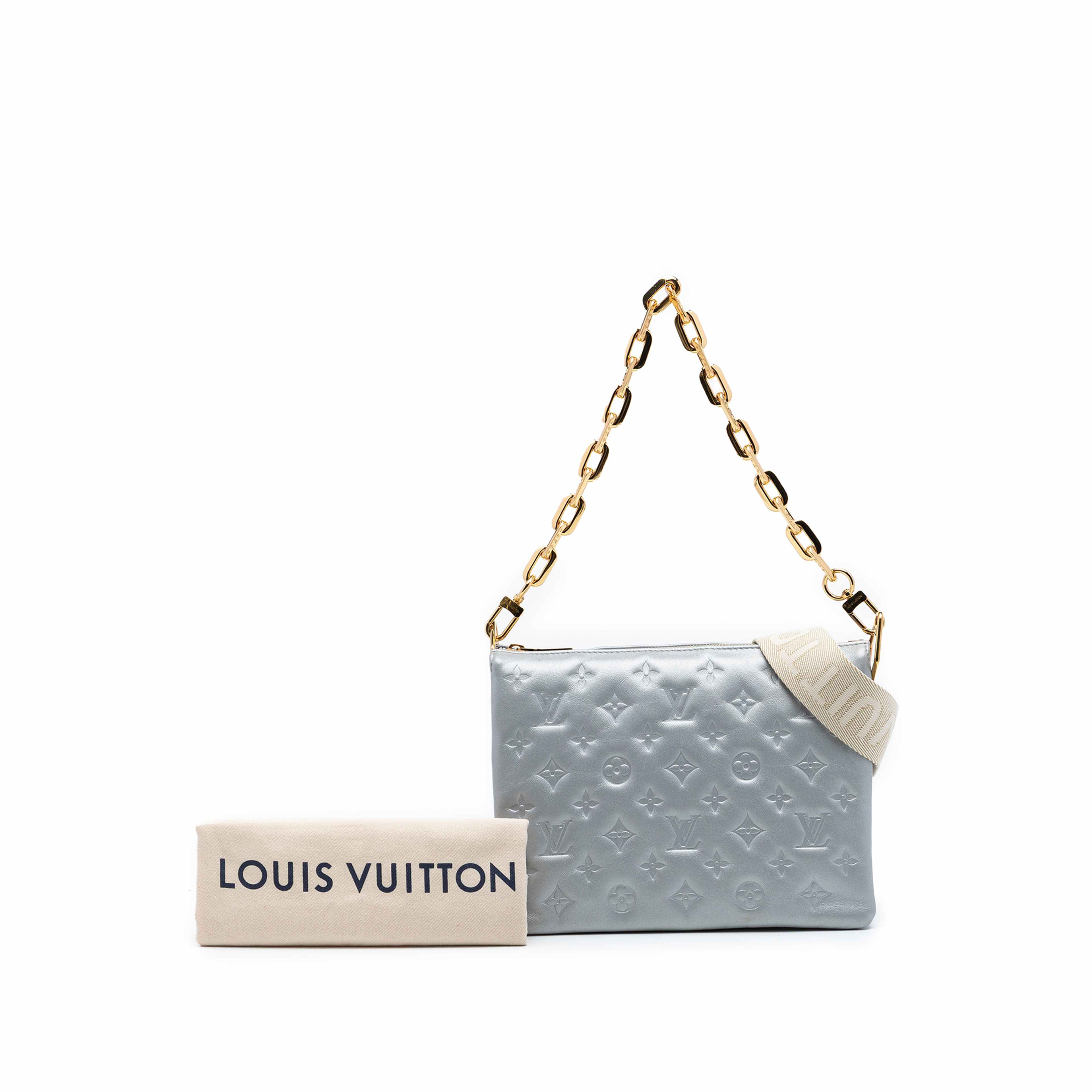 Louis Vuitton Monogram Embossed Puffy Lambskin Coussin Pm, från Luxclusif, i färgen silver. Klicka för att öppna bilden i stort format