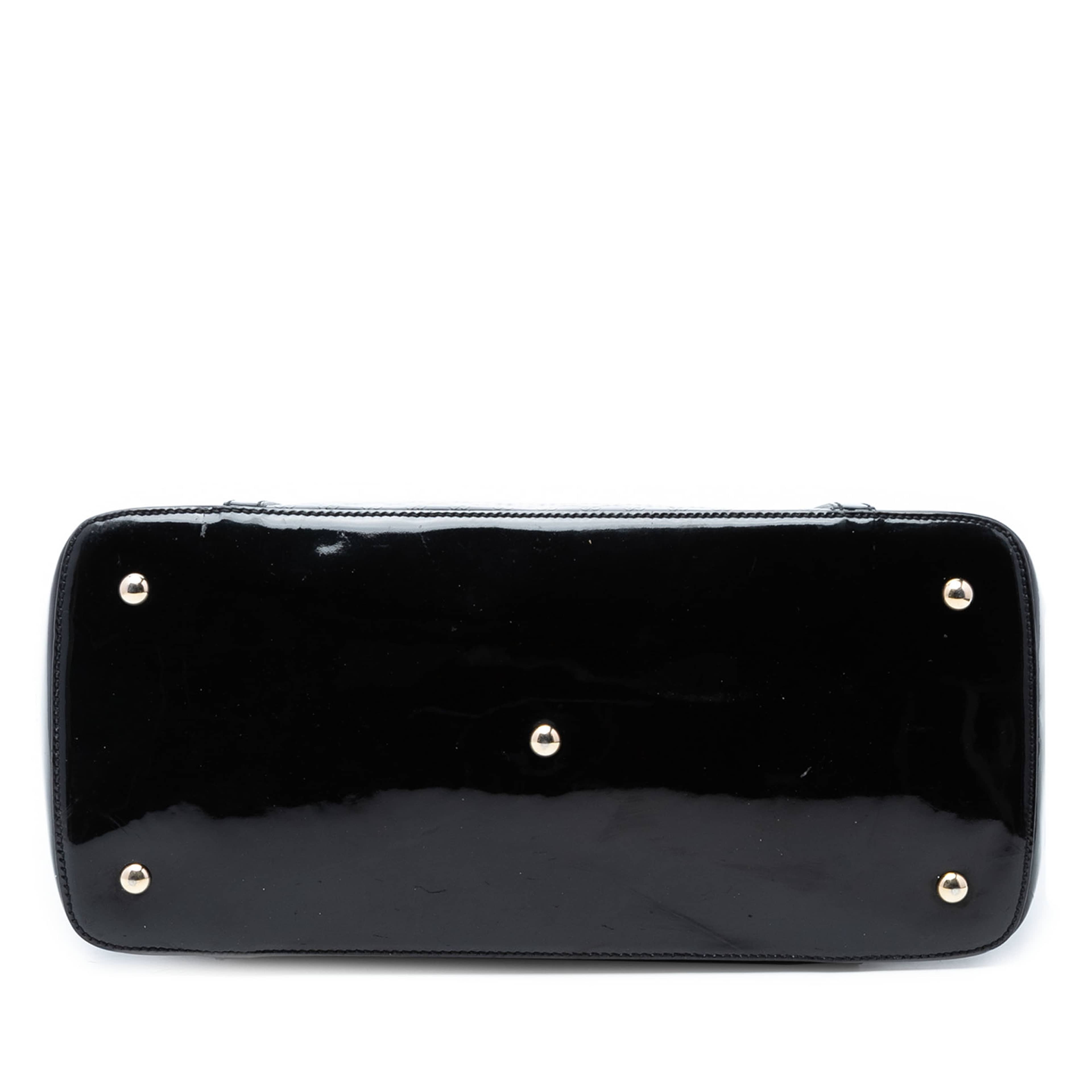 Gucci Large Microguccissima Patent Nice Dome Satchel, från Luxclusif, i färgen black. Klicka för att öppna bilden i stort format
