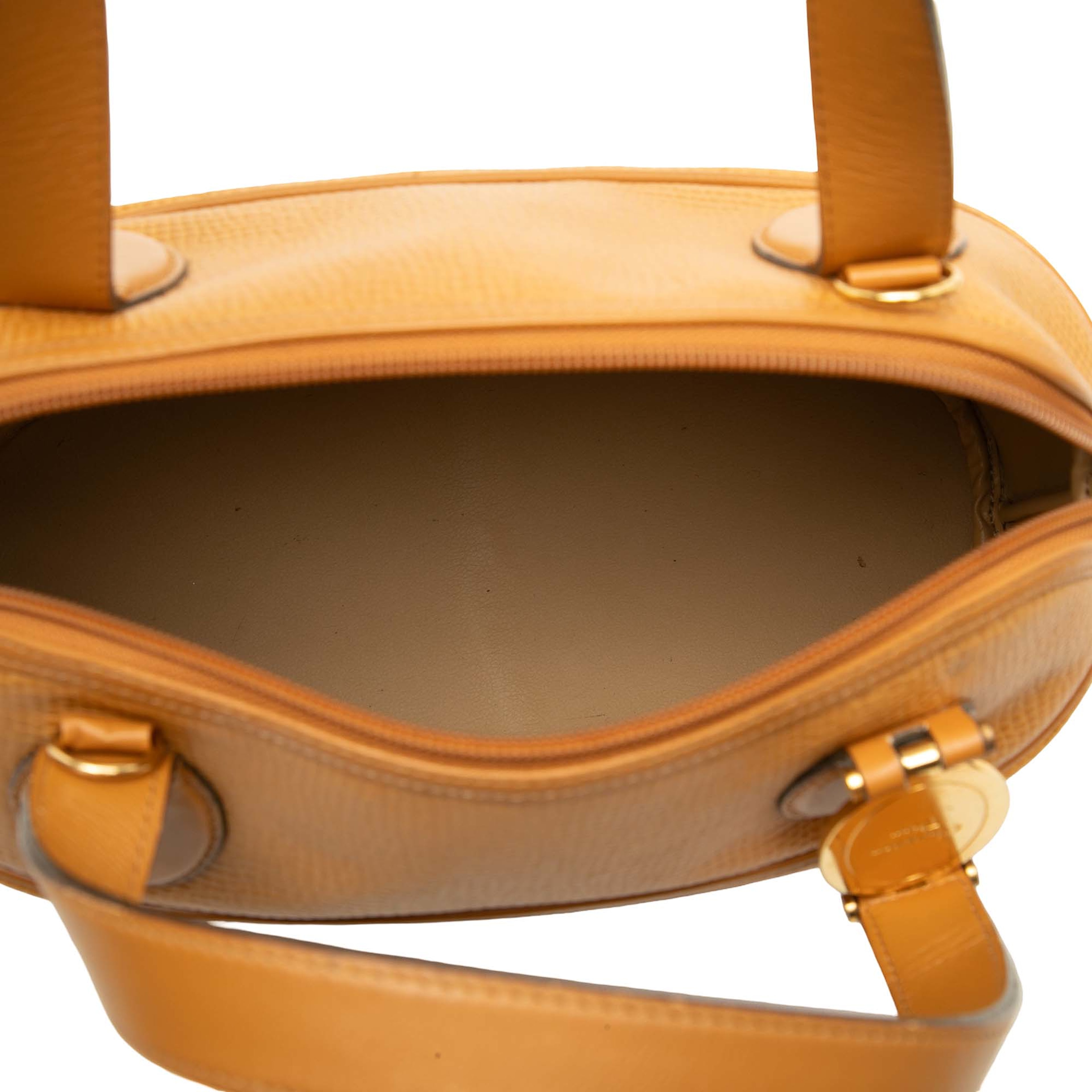 Dior Leather Top Handle Bag, från Luxclusif, i färgen gul. Klicka för att öppna bilden i stort format