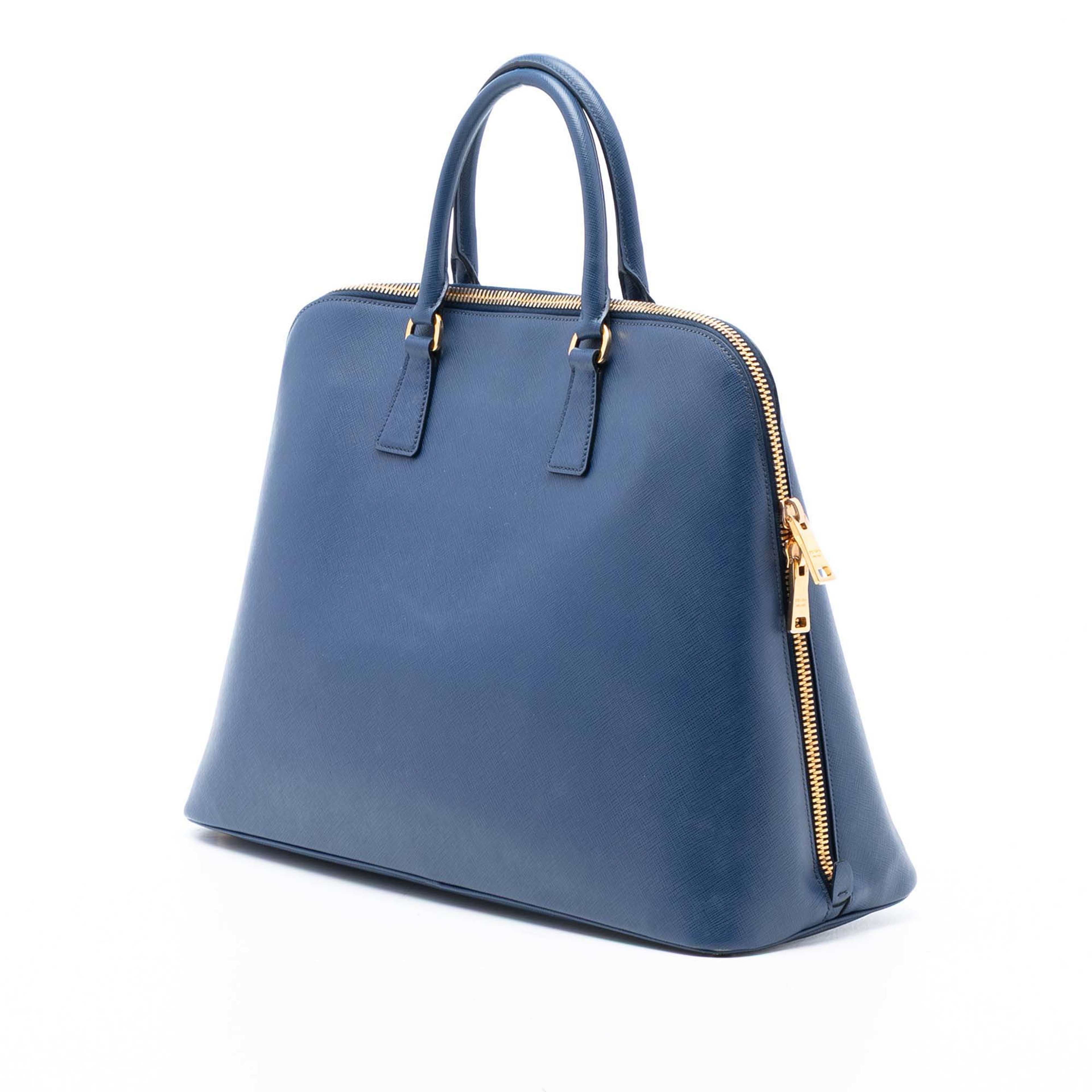 Prada Extra Large Saffiano Lux Promenade Satchel, från Luxclusif, i färgen blue. Klicka för att öppna bilden i stort format