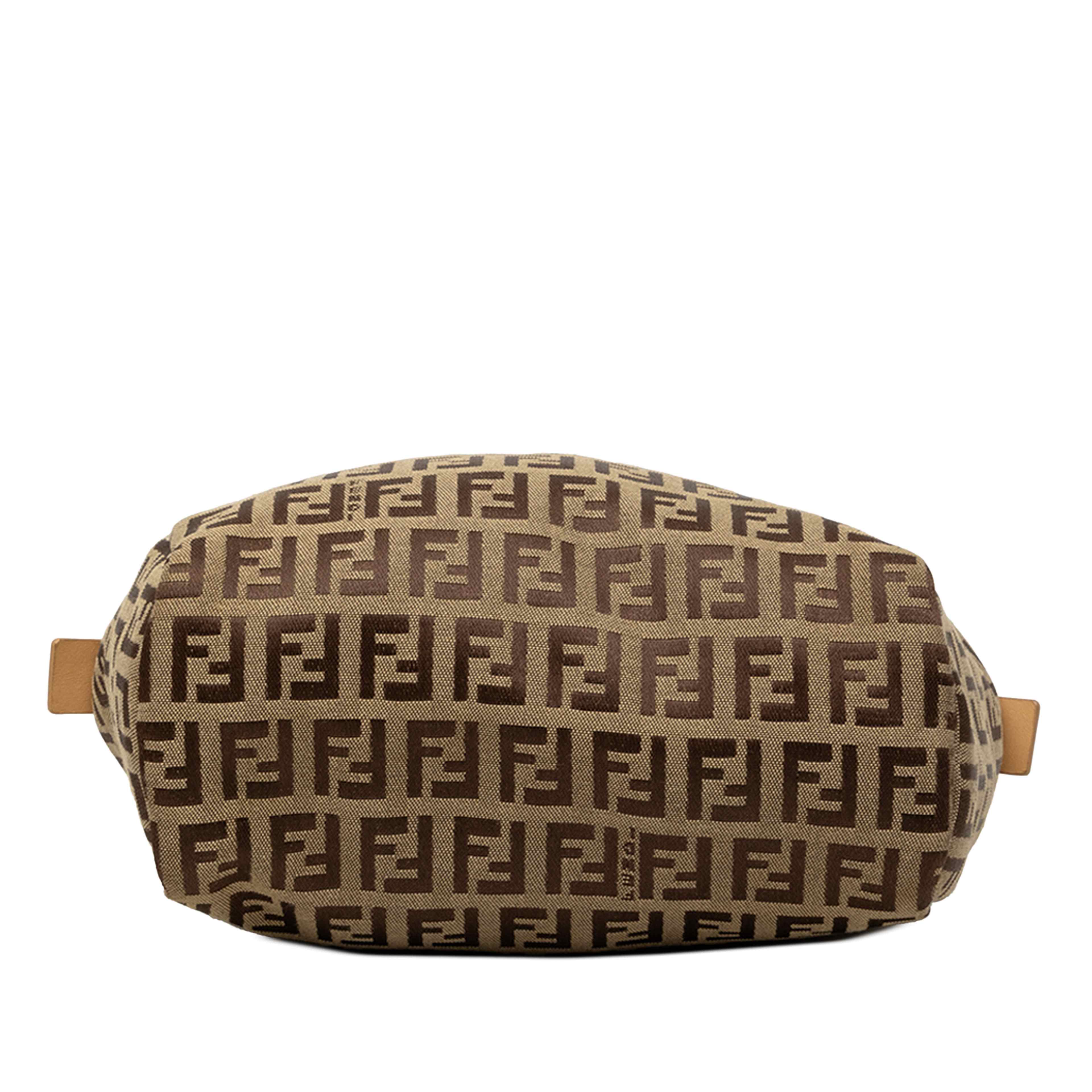 Fendi Mini Zucchino Canvas Handbag, från Luxclusif, i färgen beige. Klicka för att öppna bilden i stort format