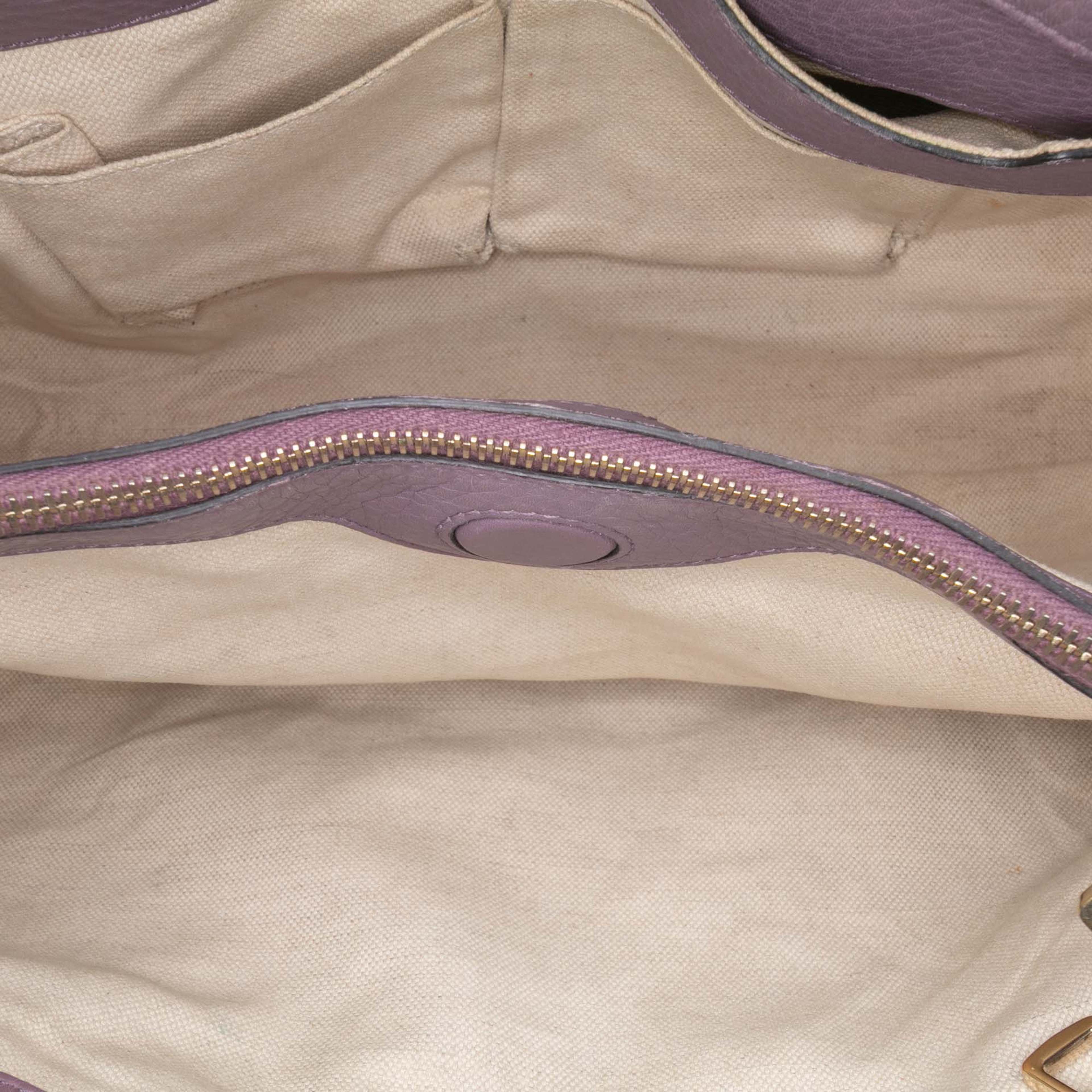 Gucci Medium Calfskin Bamboo Shopper Satchel, från Luxclusif, i färgen lilac. Klicka för att öppna bilden i stort format