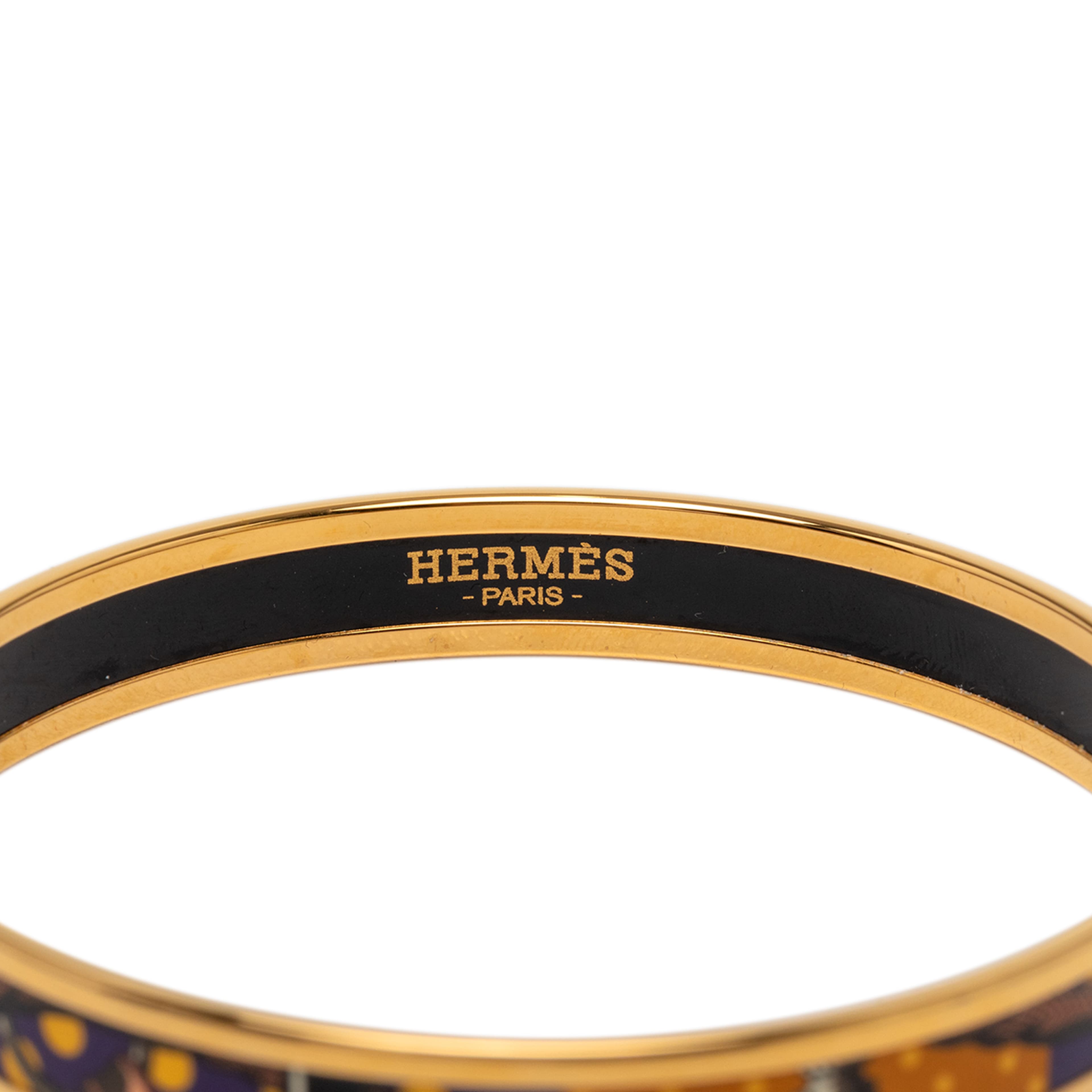 Hermès Narrow Enamel Clic Clac A Pois Bangle 62, från Luxclusif, i färgen gold. Klicka för att öppna bilden i stort format