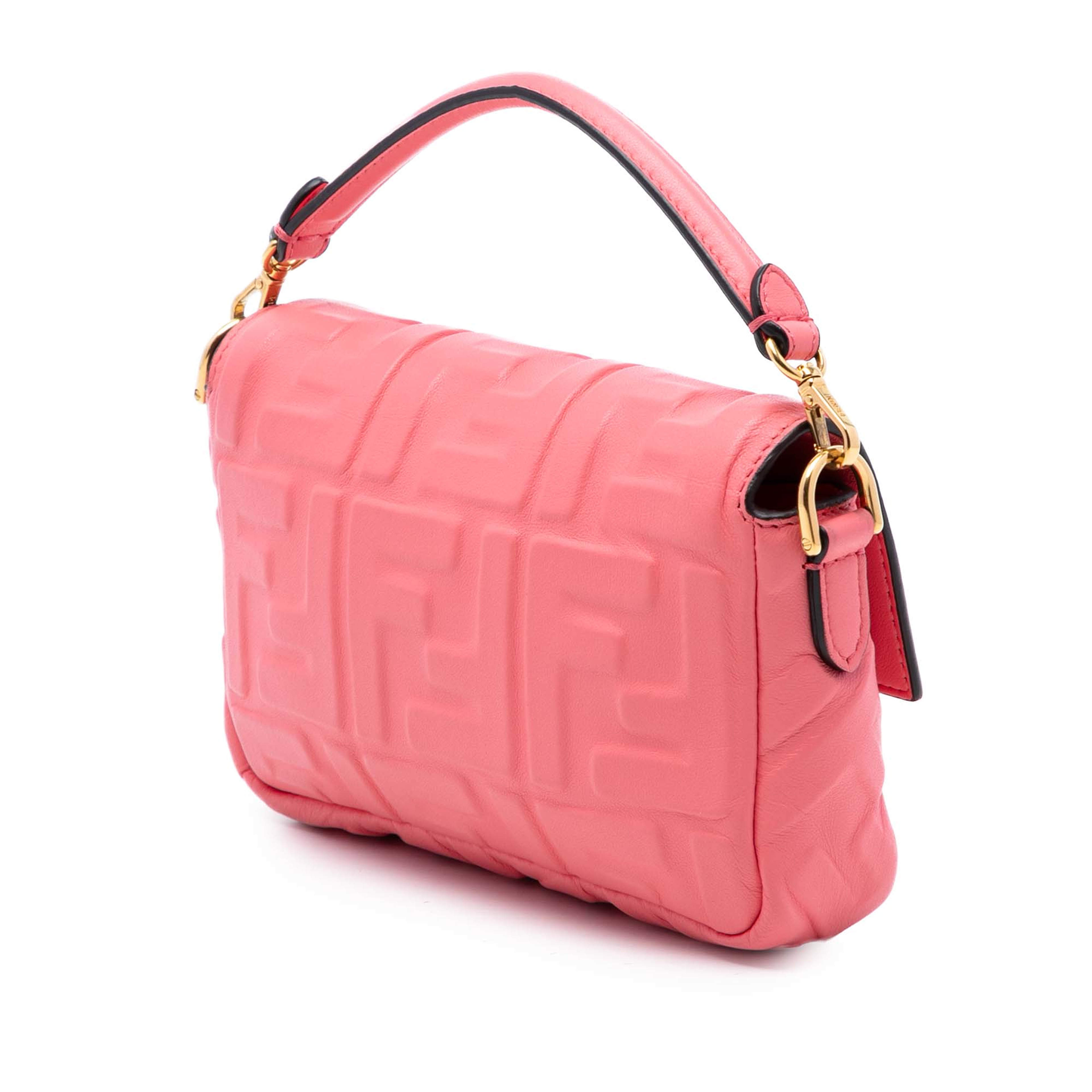 Fendi Mini Zucca Embossed Leather Baguette Satchel, från Luxclusif, i färgen salmon. Klicka för att öppna bilden i stort format