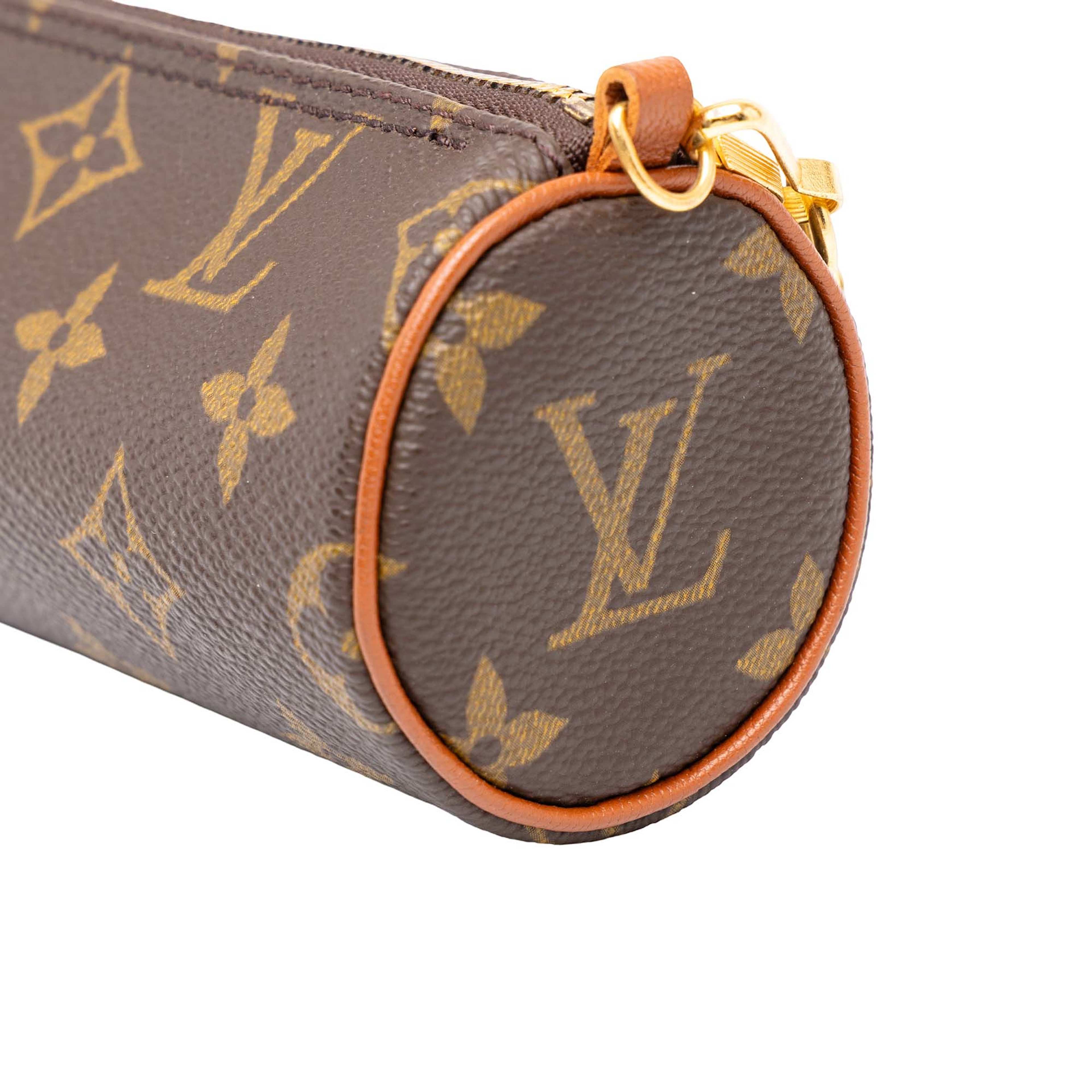 Louis Vuitton Monogram Papillon Pochette, från Luxclusif, i färgen brun. Klicka för att öppna bilden i stort format