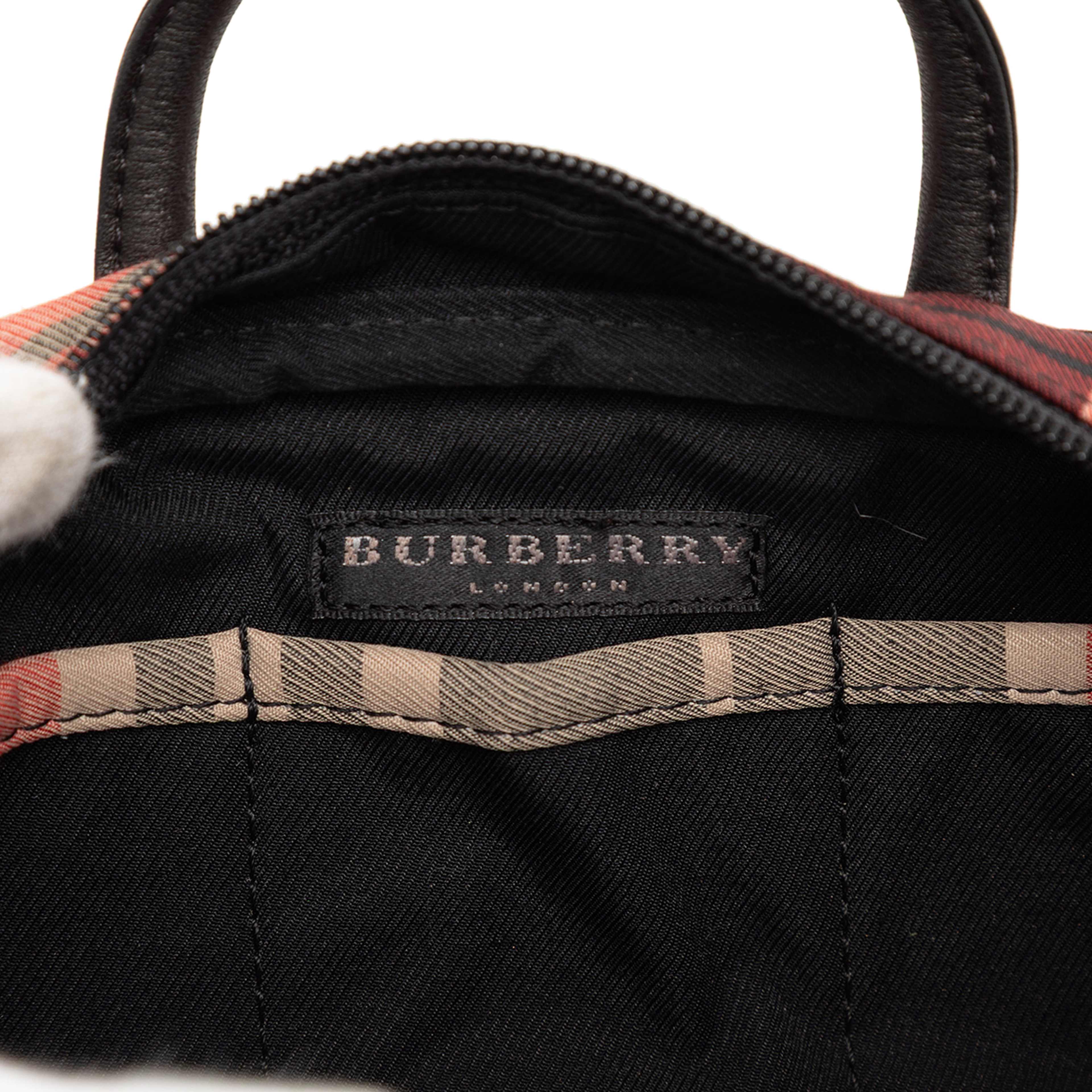 Burberry Plaid Canvas Handbag, från Luxclusif, i färgen red. Klicka för att öppna bilden i stort format