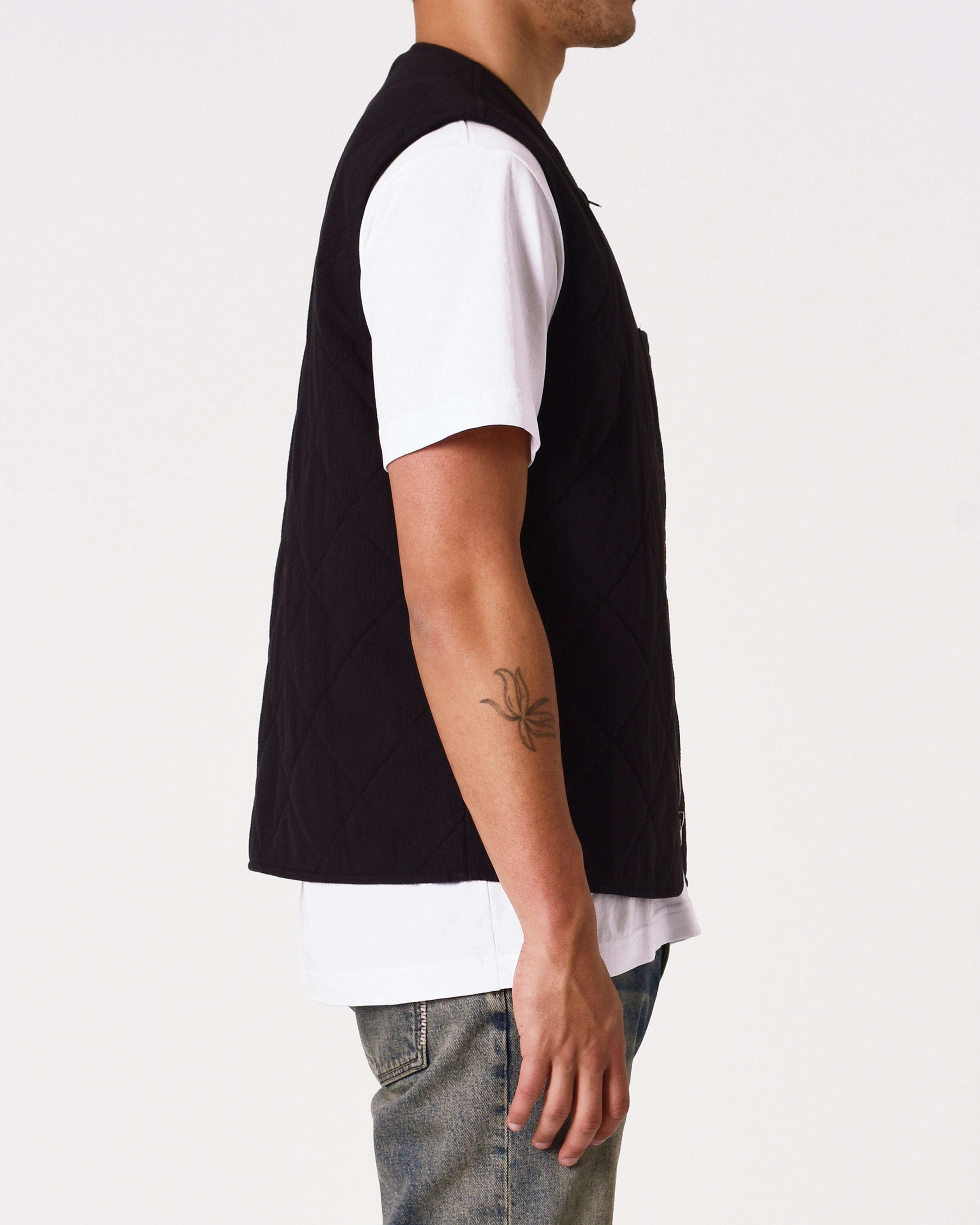 Disconnect Quilted Gilet Black, från Neuw, i färgen black.