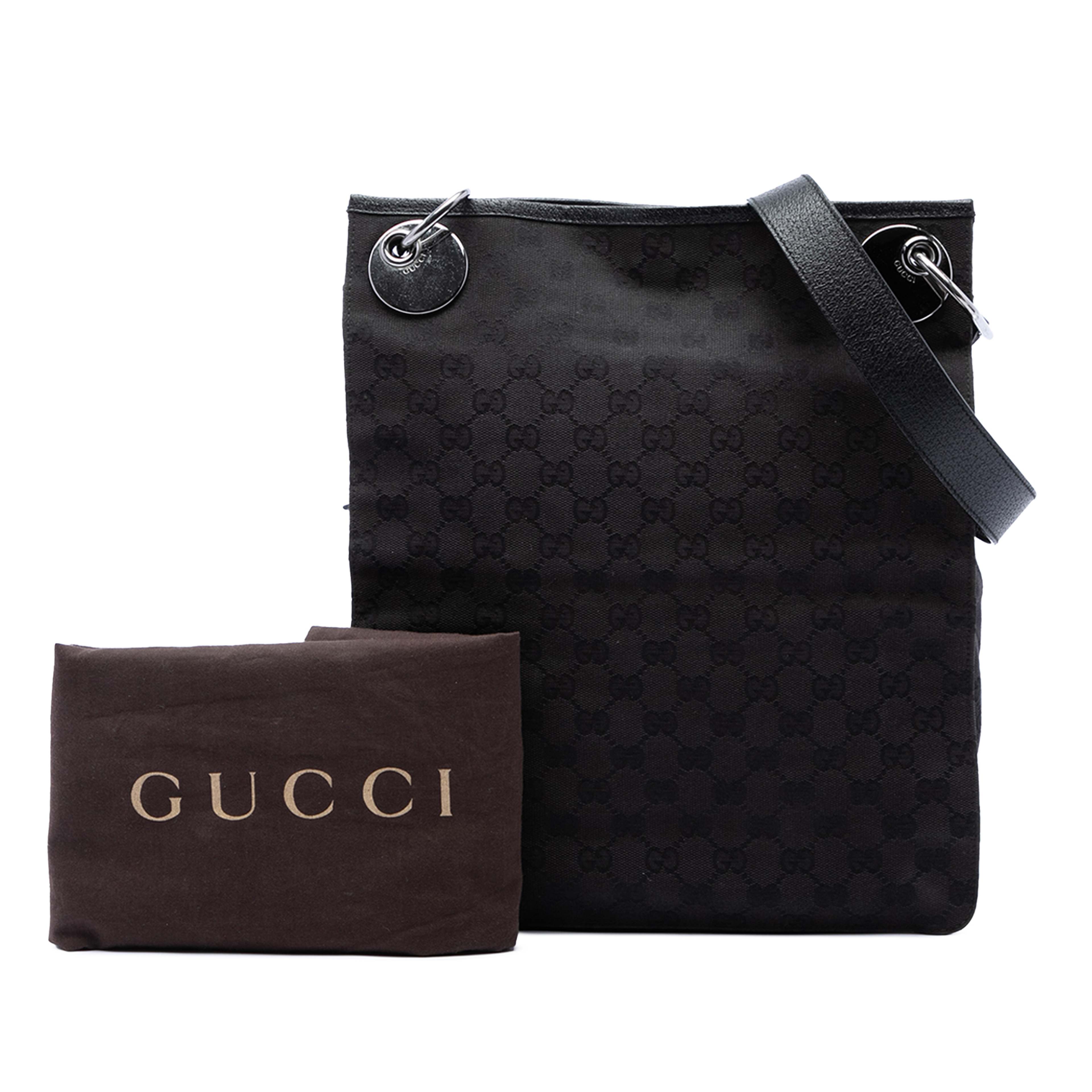 Gucci Gg Canvas Eclipse Crossbody, från Luxclusif, i färgen svart. Klicka för att öppna bilden i stort format