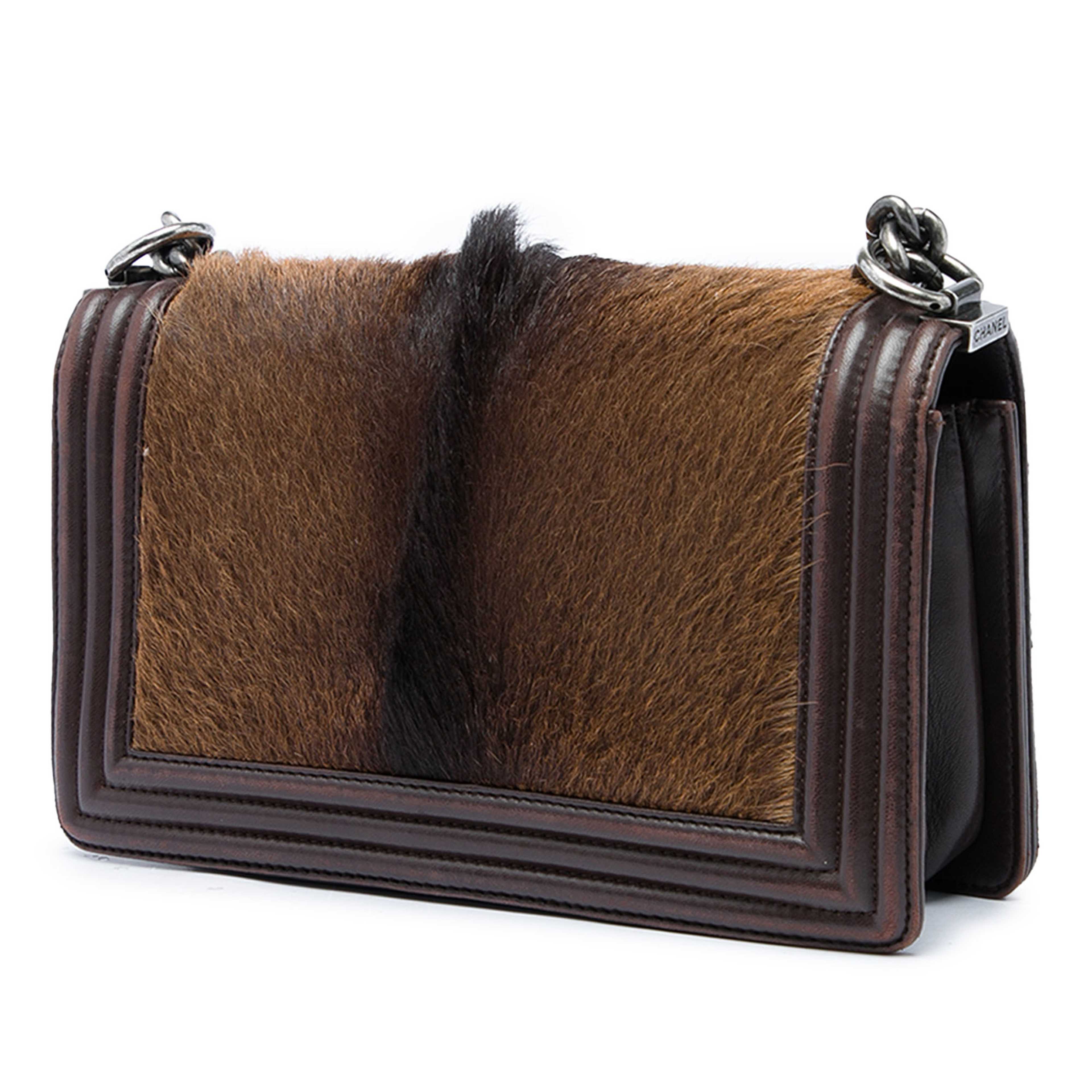 Chanel Old Medium Lambskin And Pony Hair Boy Flap, från Luxclusif, i färgen brun. Klicka för att öppna bilden i stort format