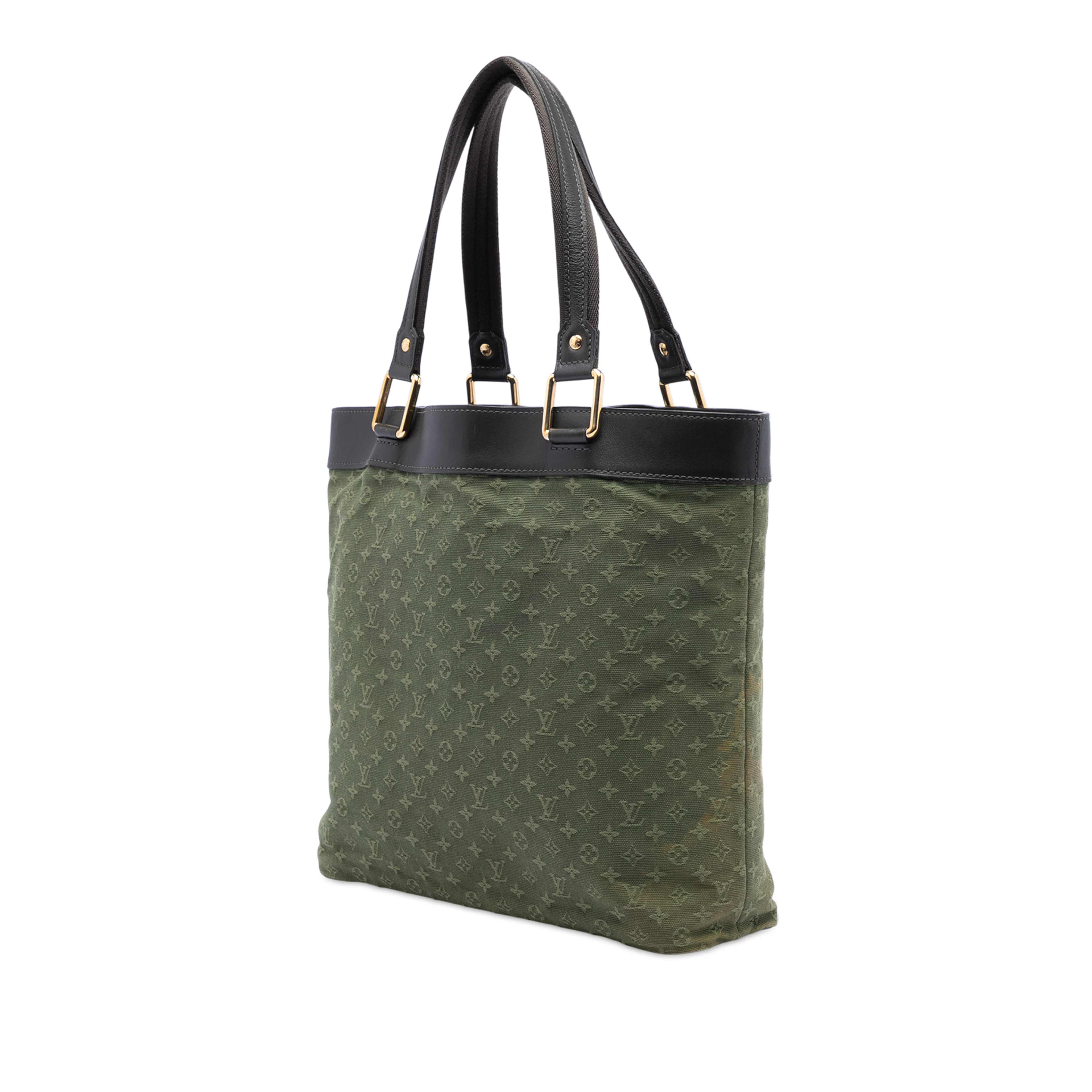Louis Vuitton Monogram Mini Lin Lucille Gm, från Luxclusif, i färgen grön. Klicka för att öppna bilden i stort format