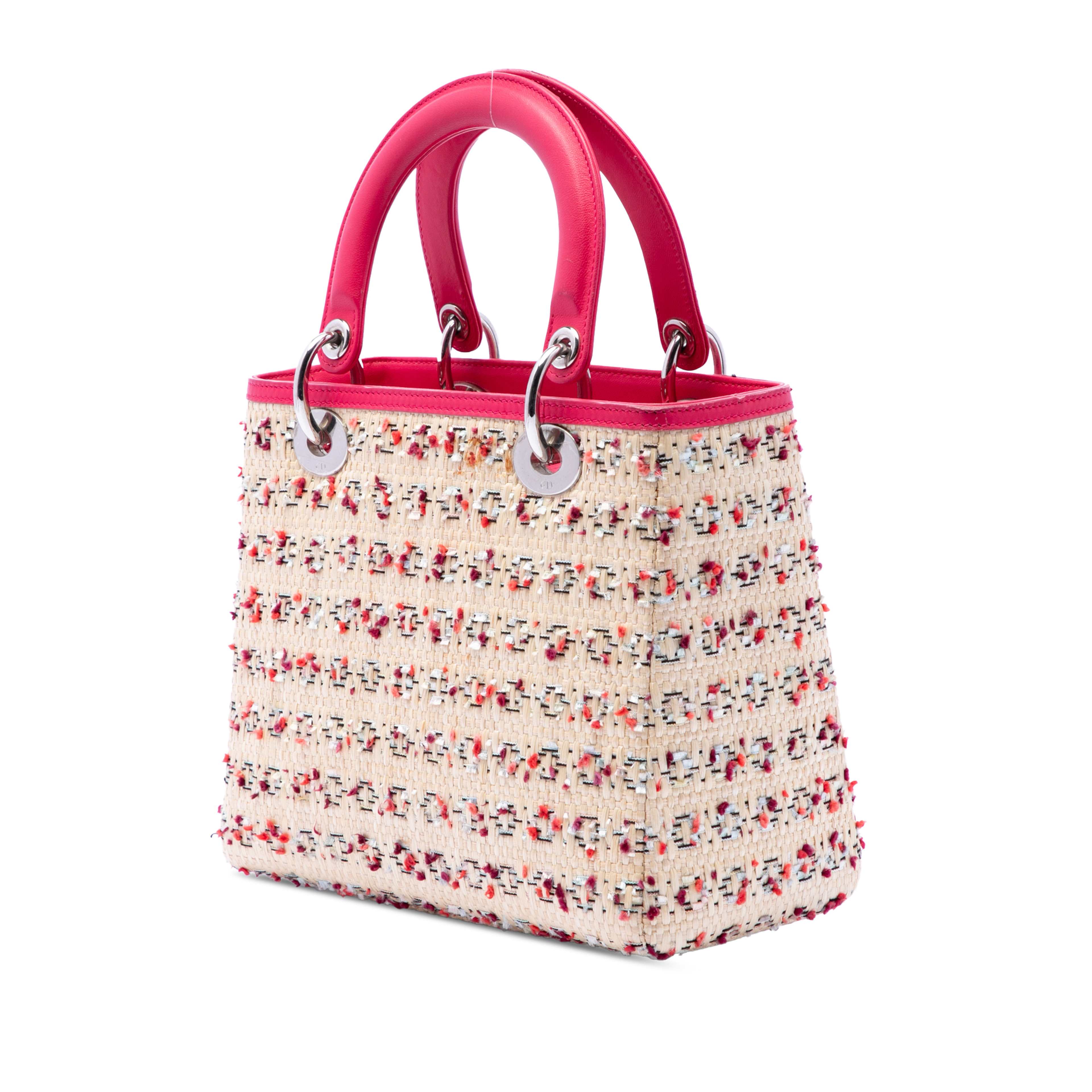 Dior Medium Woven Raffia Lady Dior, från Luxclusif, i färgen beige. Klicka för att öppna bilden i stort format