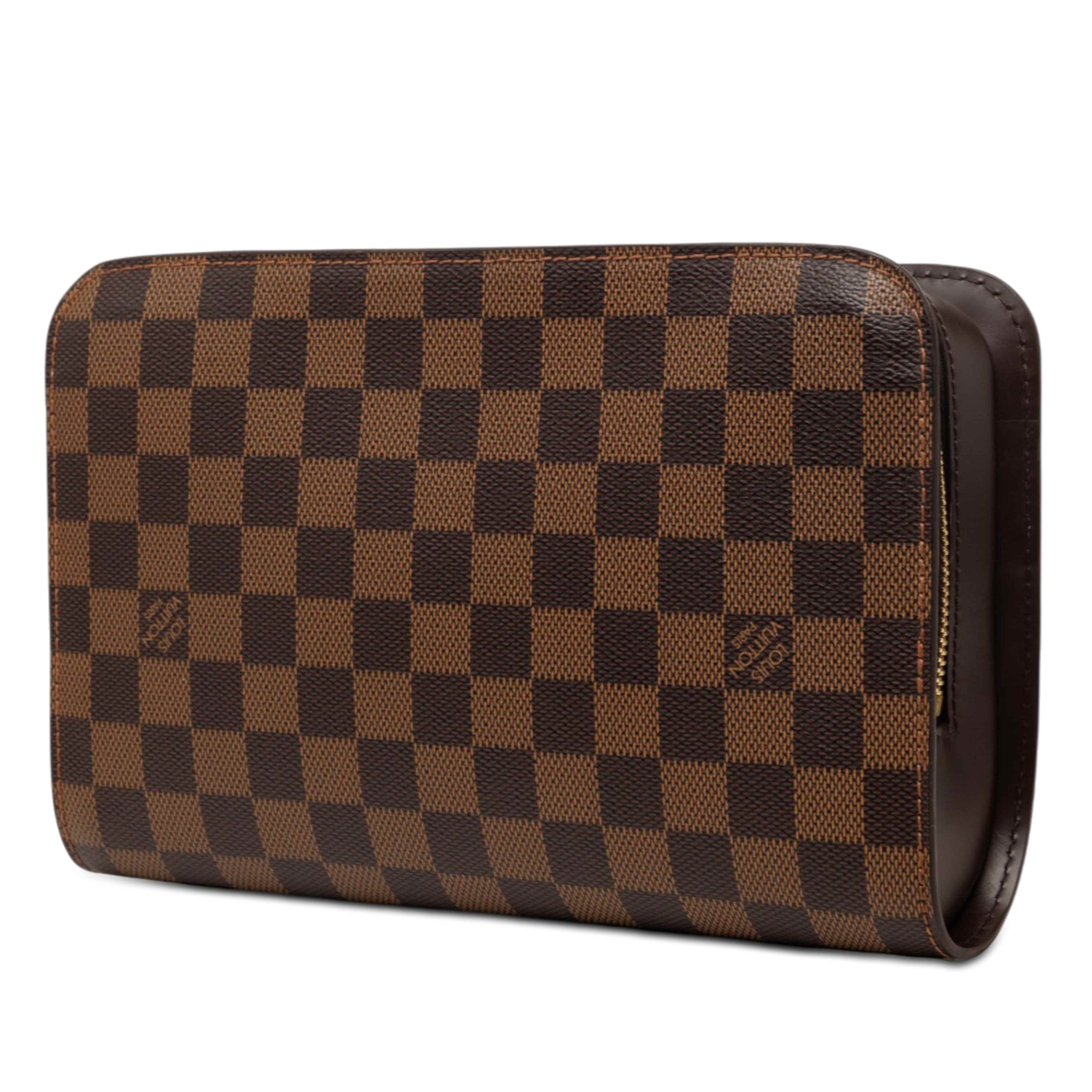 Louis Vuitton Damier Ebene Saint Louis Pochette, från Luxclusif, i färgen brun. Klicka för att öppna bilden i stort format