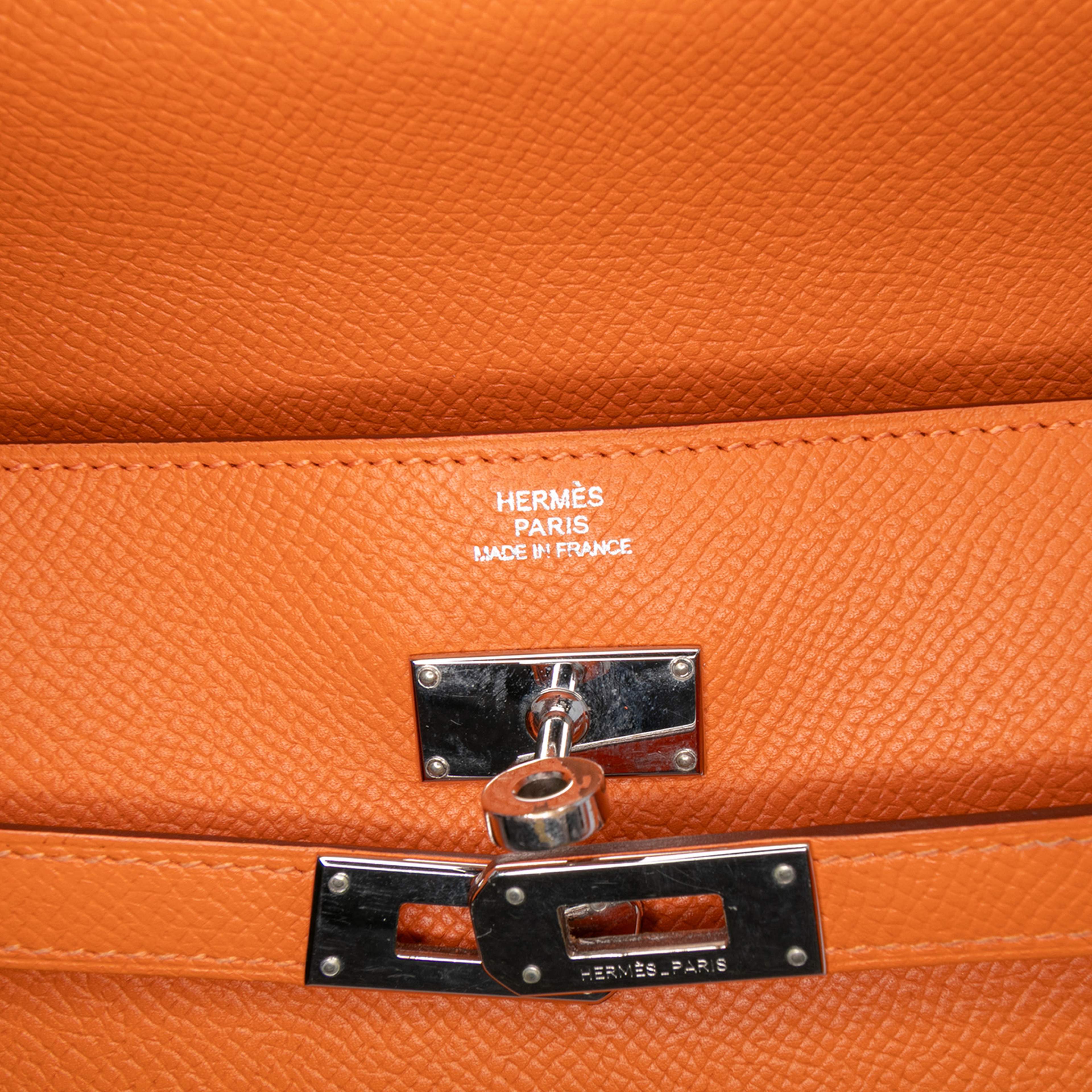 Hermès Epsom Kelly Longue Wallet, från Luxclusif, i färgen orange. Klicka för att öppna bilden i stort format