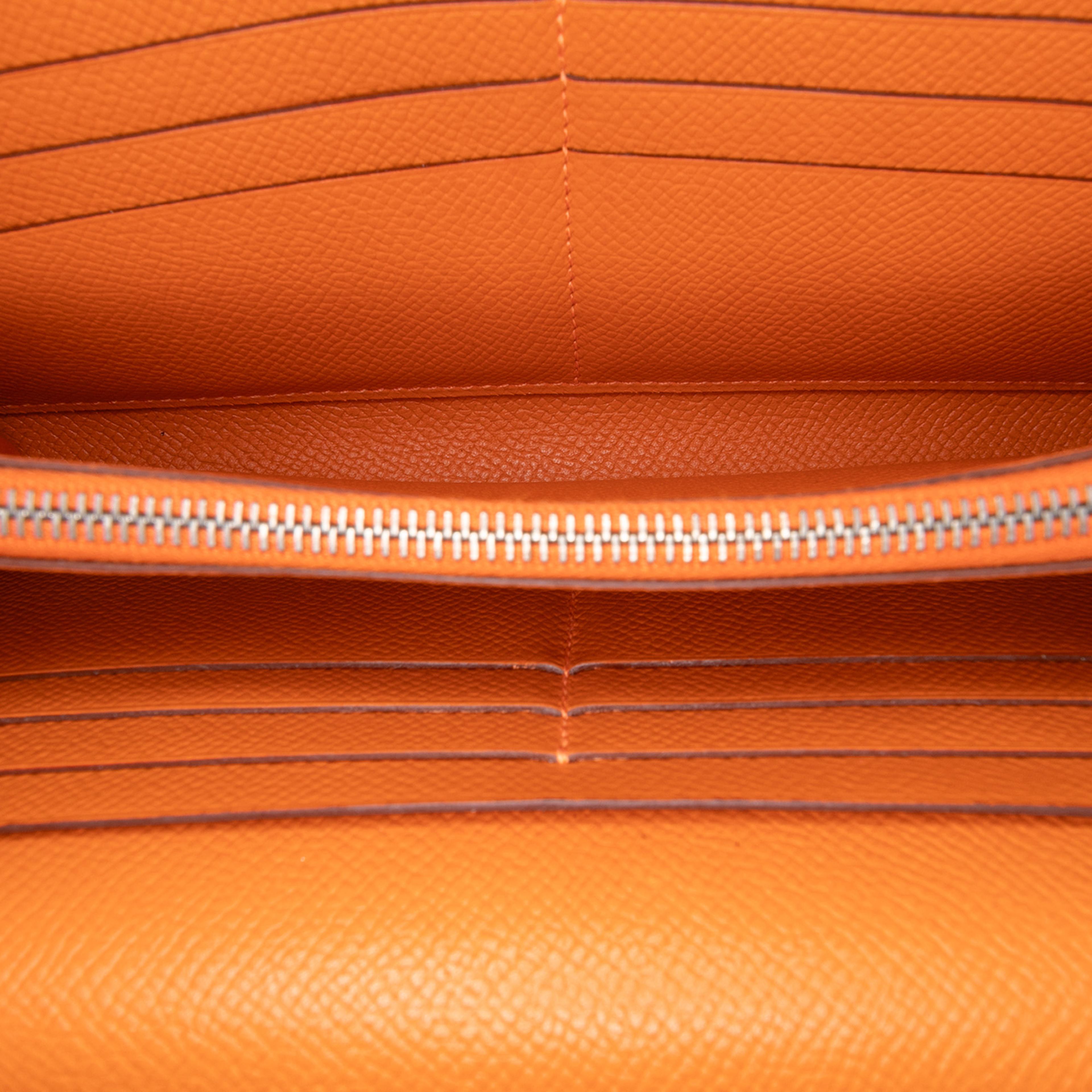Hermès Epsom Kelly Longue Wallet, från Luxclusif, i färgen orange. Klicka för att öppna bilden i stort format
