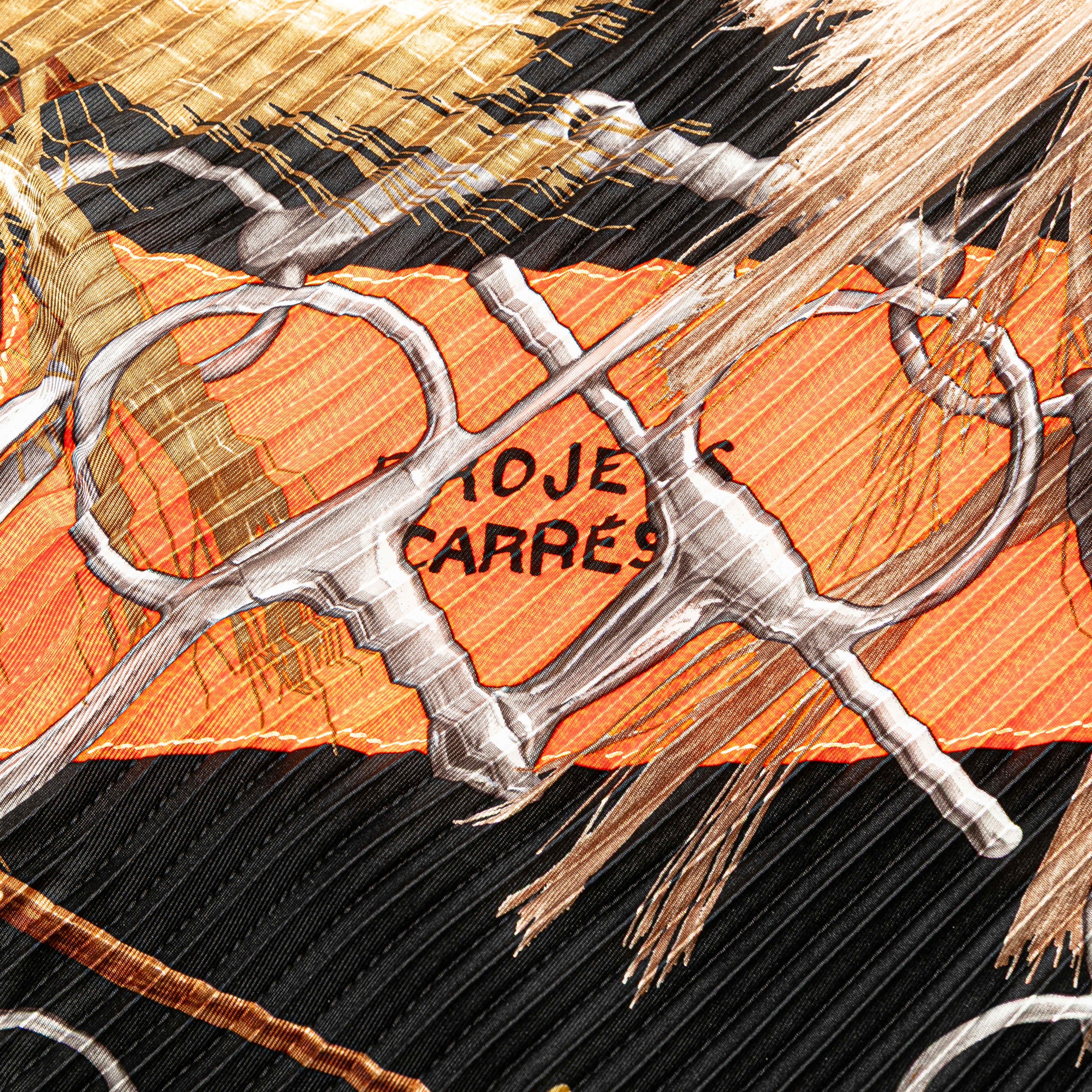 Hermès Silk Projets Carres Plisse Scarf, från Luxclusif, i färgen black. Klicka för att öppna bilden i stort format