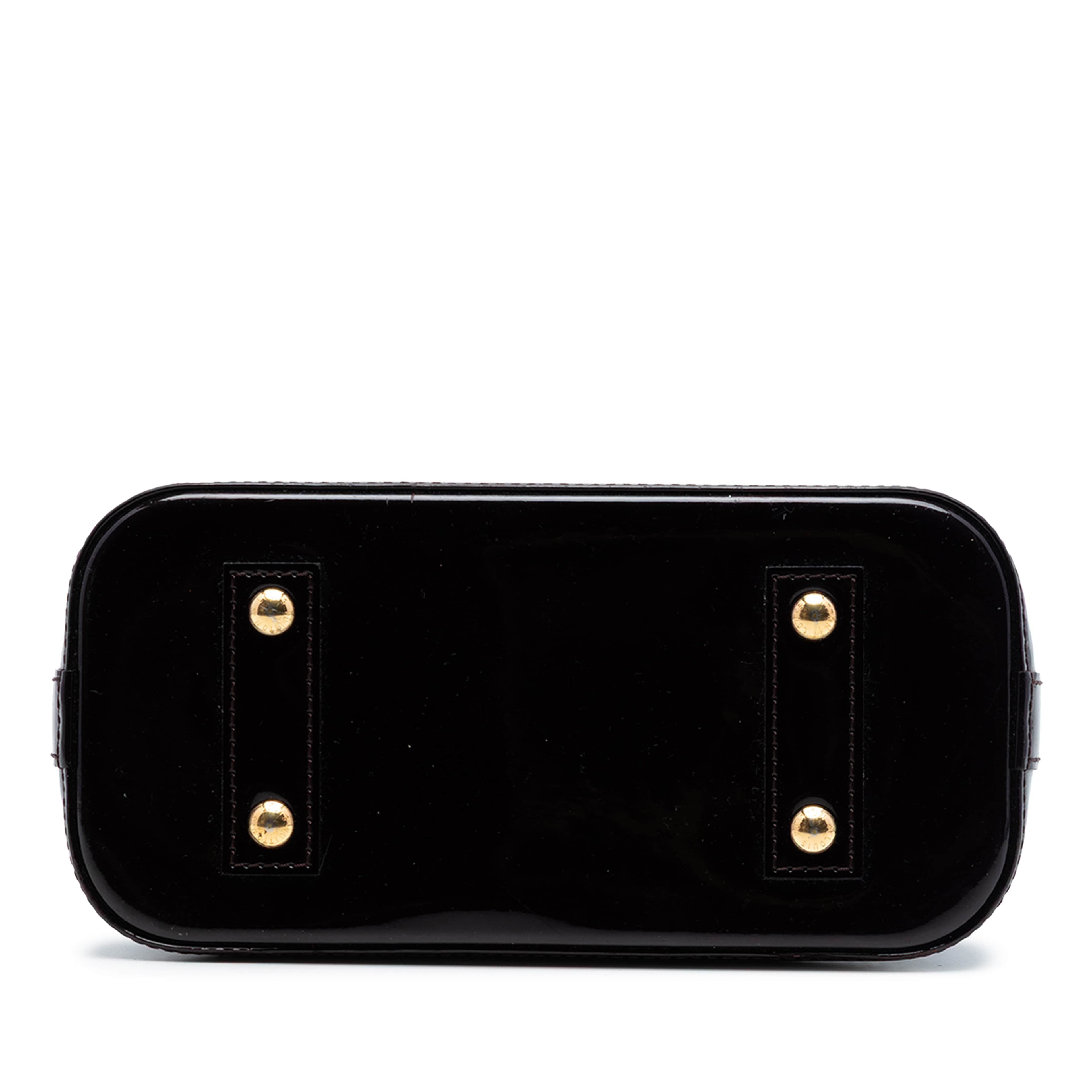 Louis Vuitton Monogram Vernis Alma Bb, från Luxclusif, i färgen purpur. Klicka för att öppna bilden i stort format