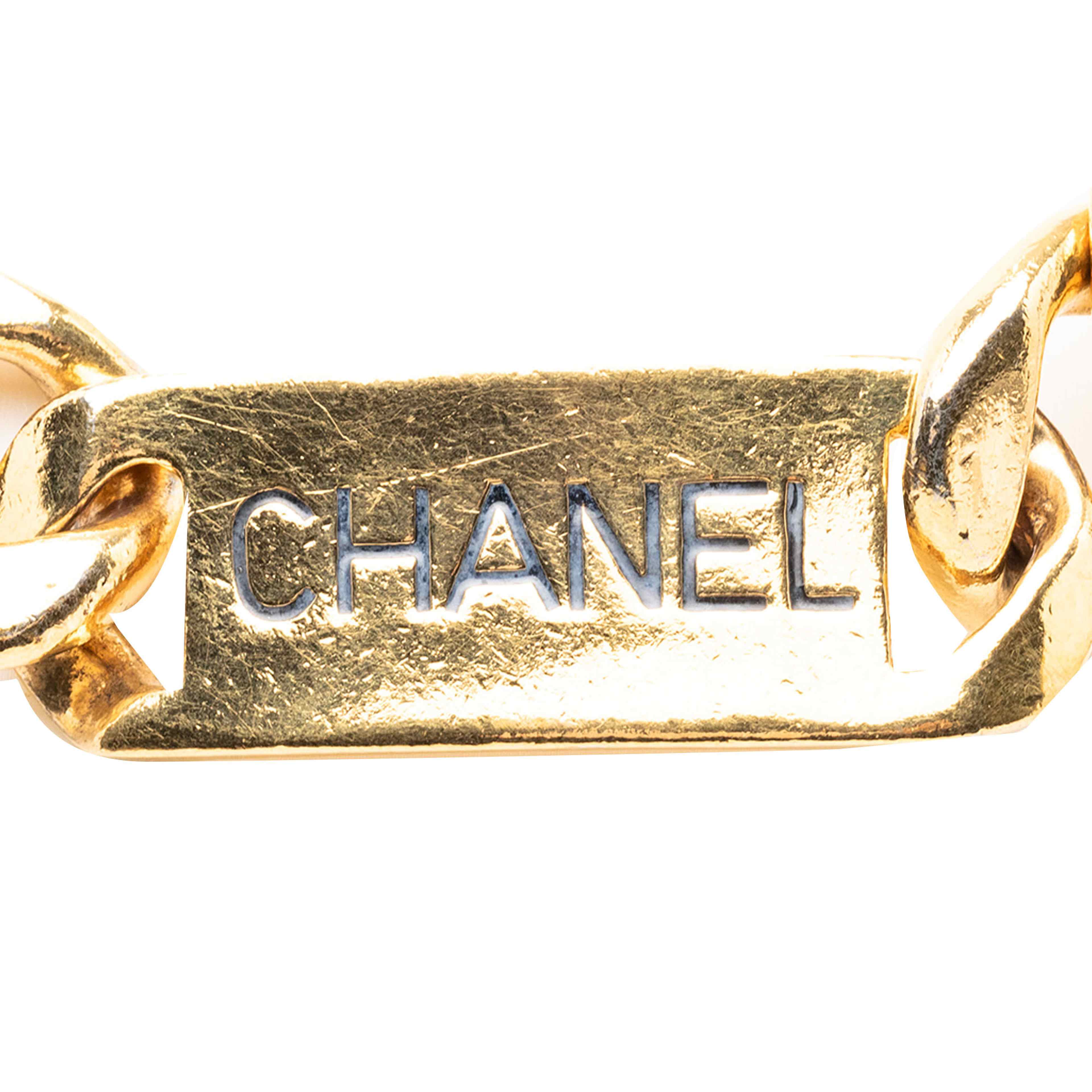 Chanel Cc Gold Plated Logo Chain Necklace, från Luxclusif, i färgen gold. Klicka för att öppna bilden i stort format
