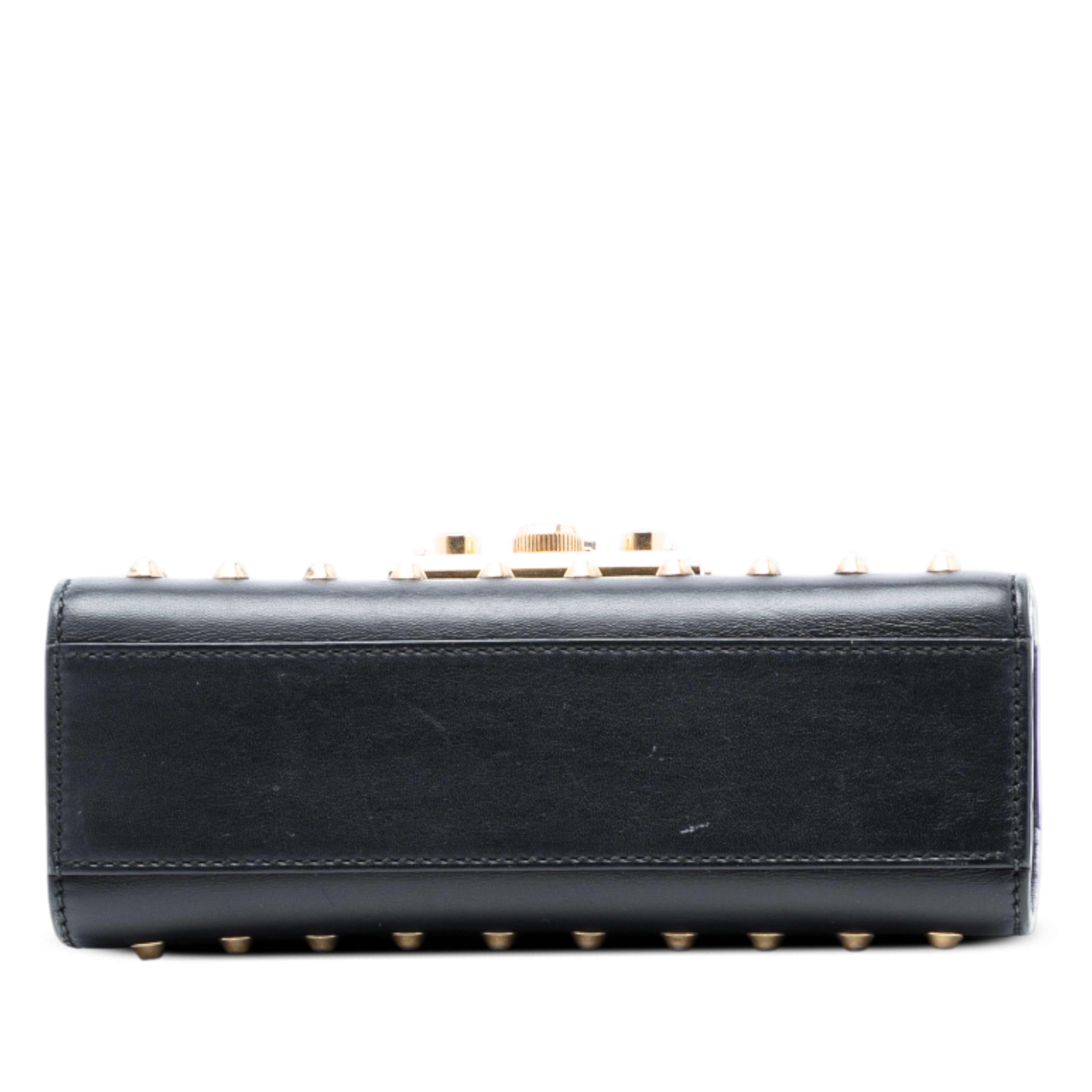 Gucci Small Pearl Studded Leather Padlock Crossbody, från Luxclusif, i färgen black. Klicka för att öppna bilden i stort format