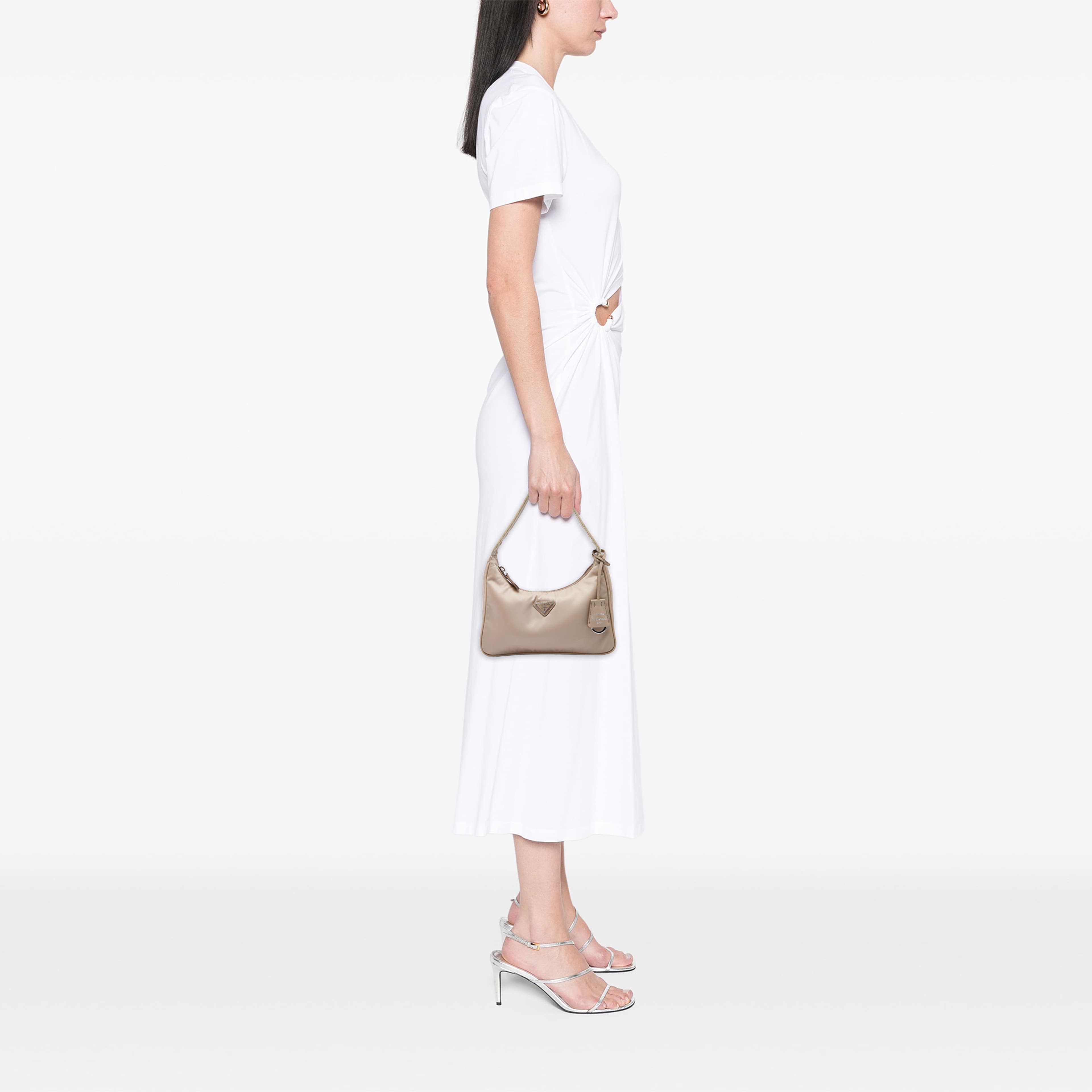 Prada Mini Tessuto Re Edition 2000 Shoulder Bag, från Luxclusif, i färgen beige. Klicka för att öppna bilden i stort format