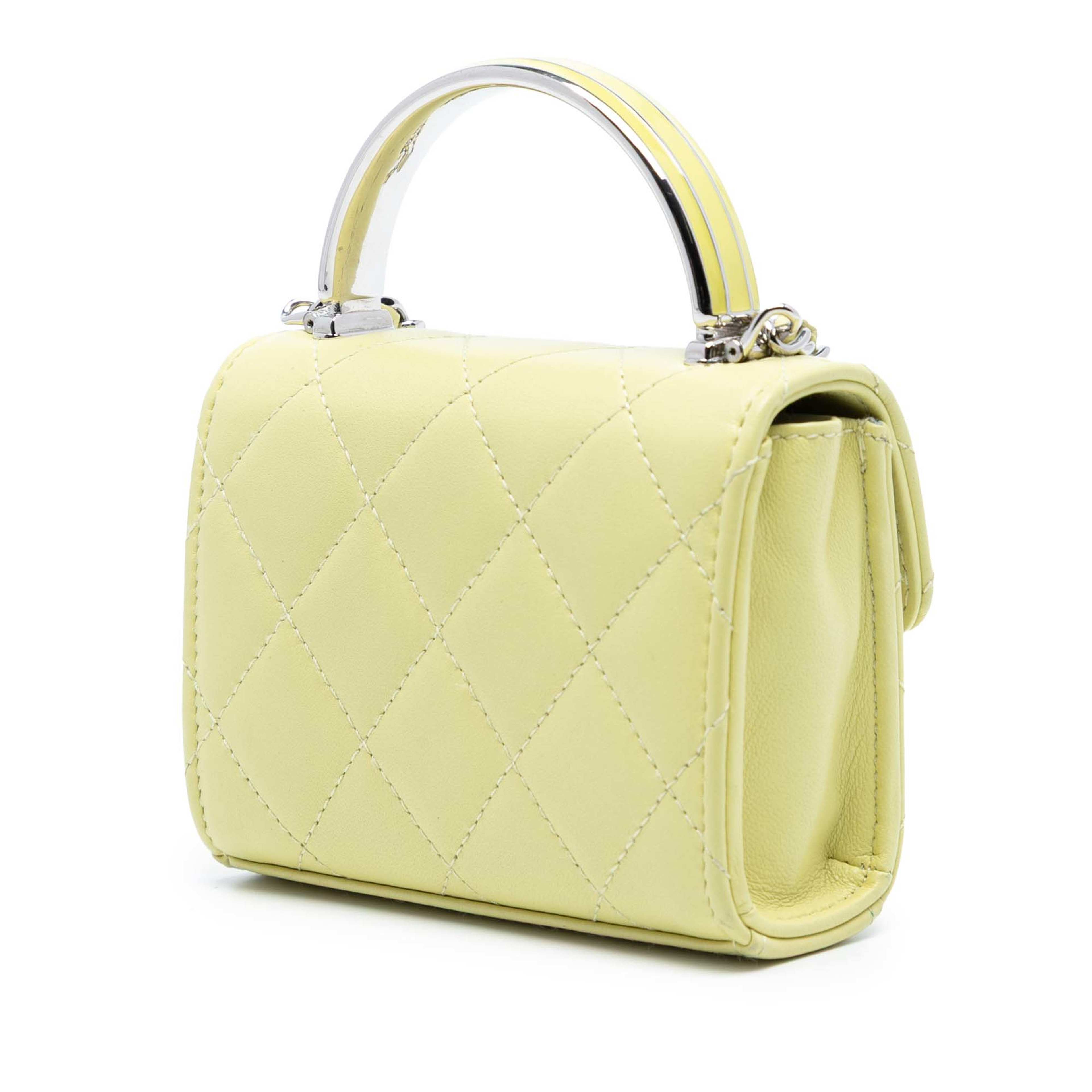 Chanel Mini Quilted Lambskin Chain Top Handle Bag, från Luxclusif, i färgen light yellow. Klicka för att öppna bilden i stort format