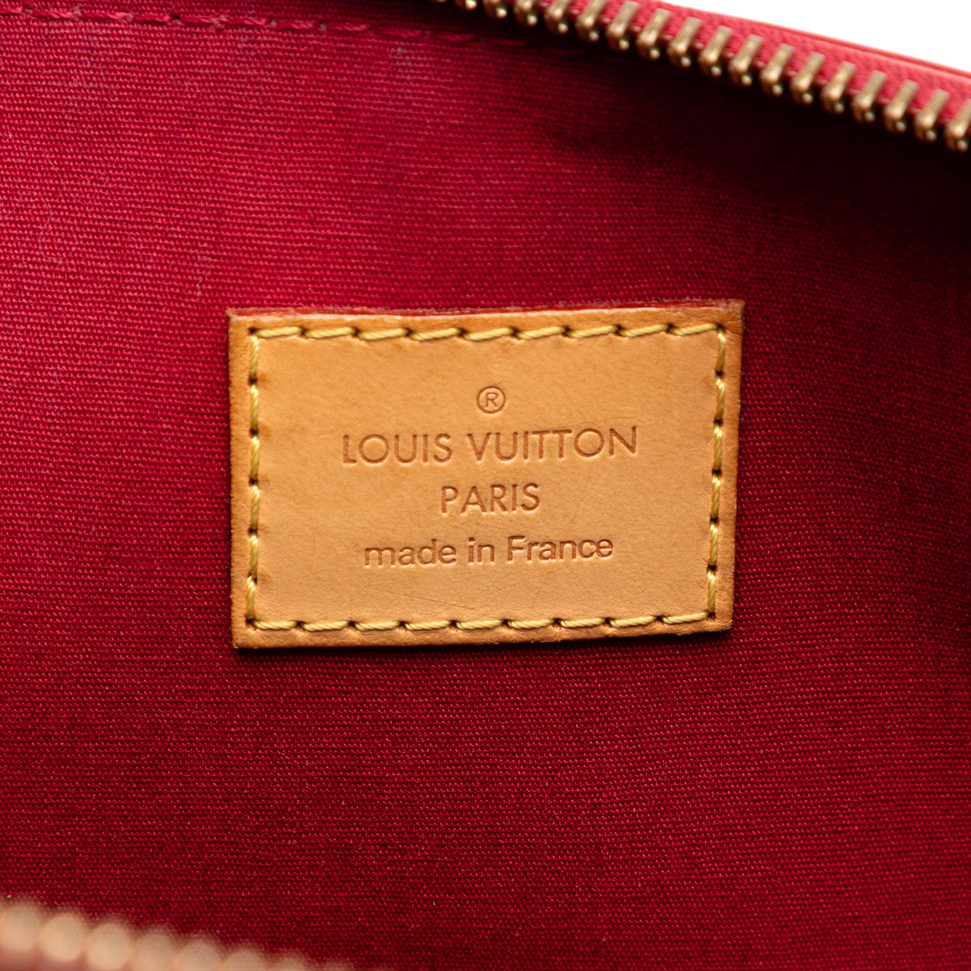 Louis Vuitton Monogram Vernis Bellevue Gm, från Luxclusif, i färgen röd. Klicka för att öppna bilden i stort format