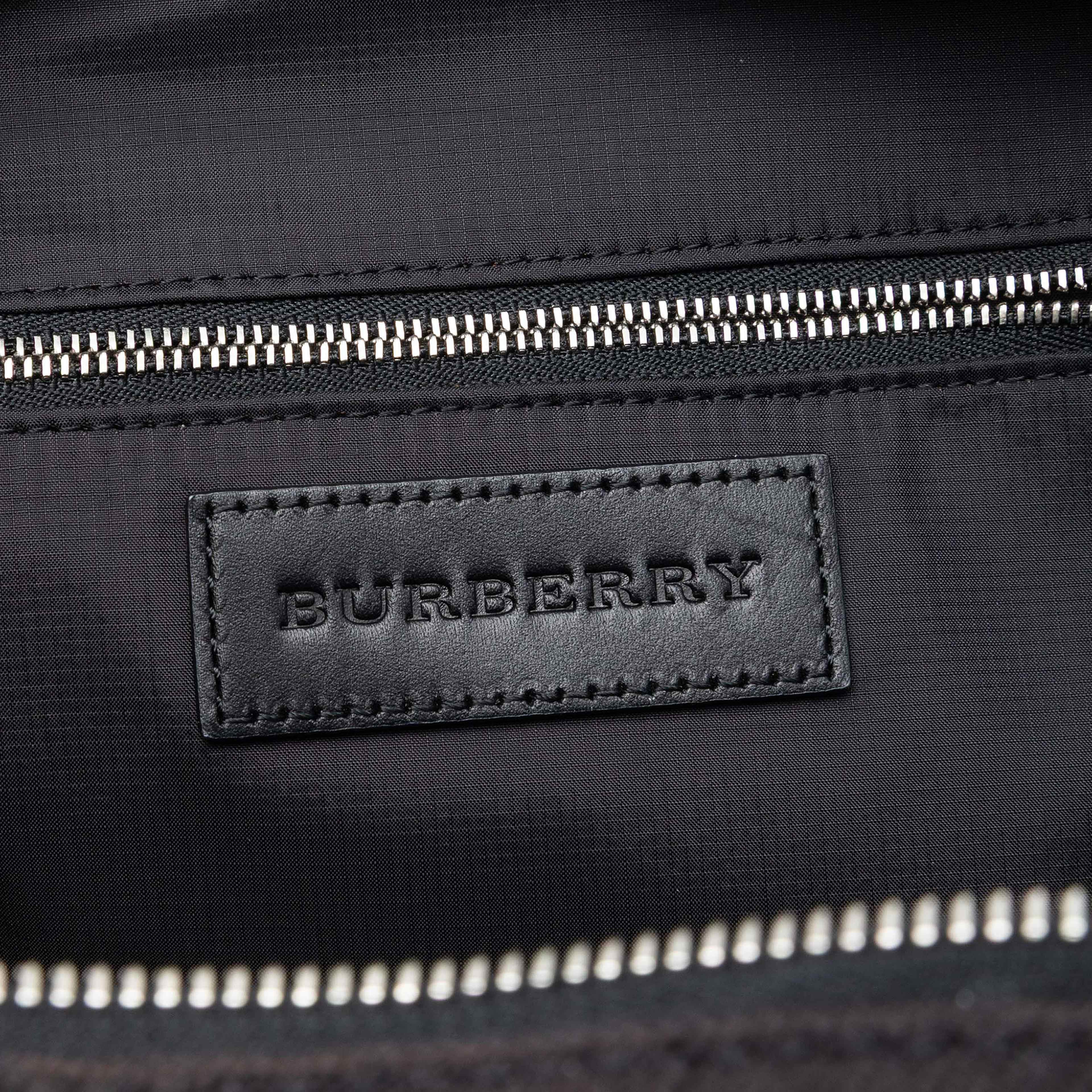 Burberry Mega Check Canvas Tiller Backpack, från Luxclusif, i färgen black. Klicka för att öppna bilden i stort format