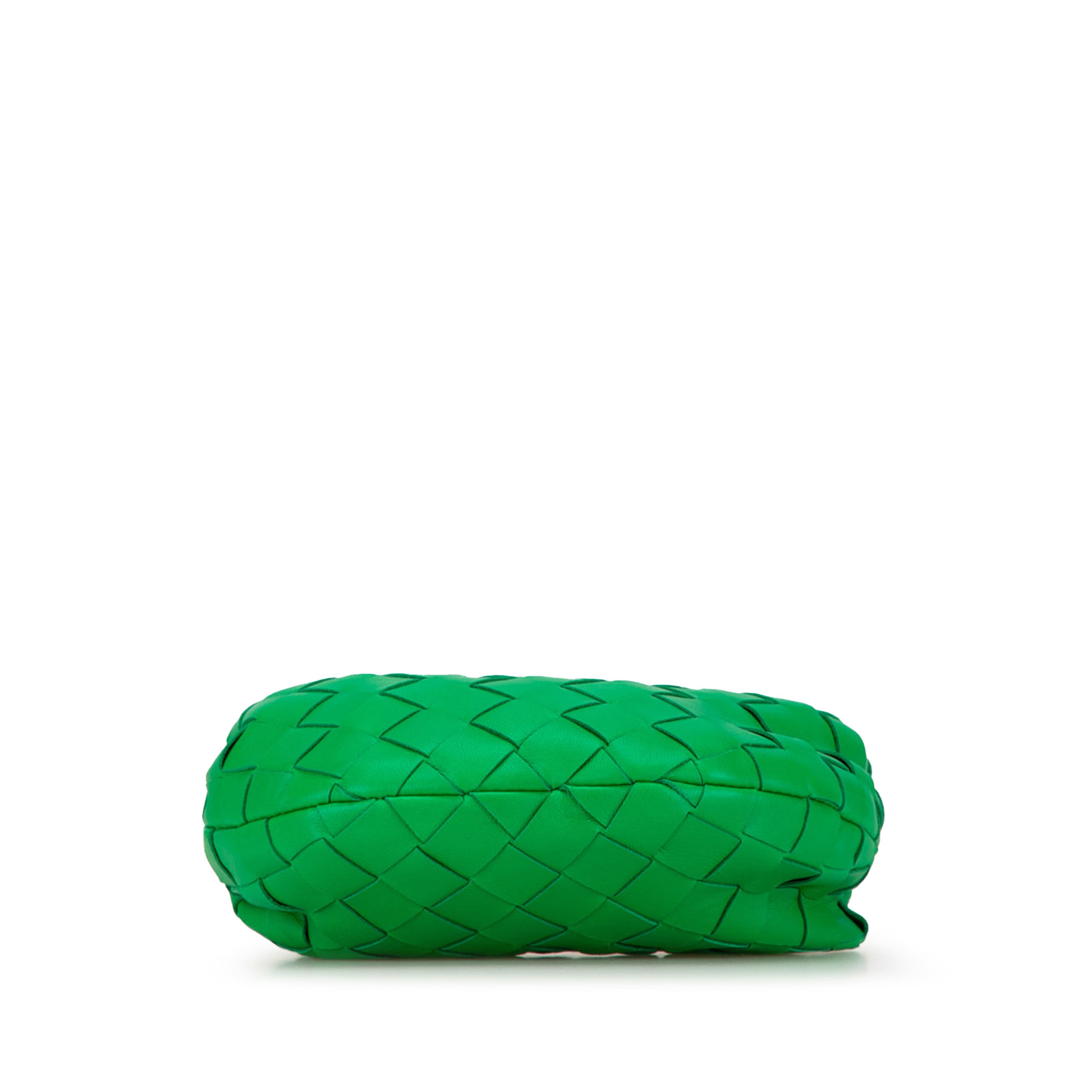 Bottega Veneta Candy Nappa Intrecciato Jodie, från Luxclusif, i färgen green. Klicka för att öppna bilden i stort format