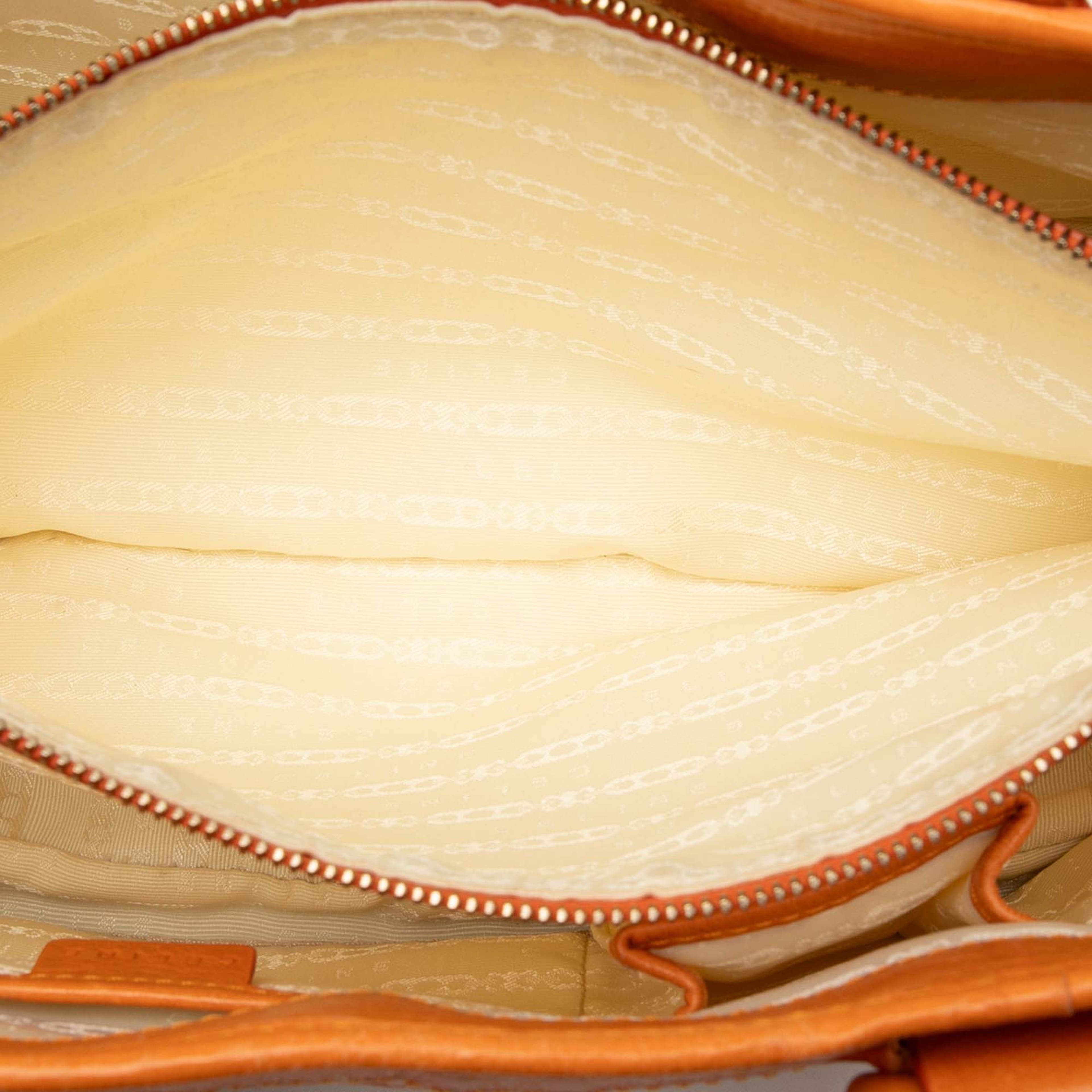 Celine Spiraling Macadam Embossed Leather Boogie Handbag, från Luxclusif, i färgen orange. Klicka för att öppna bilden i stort format