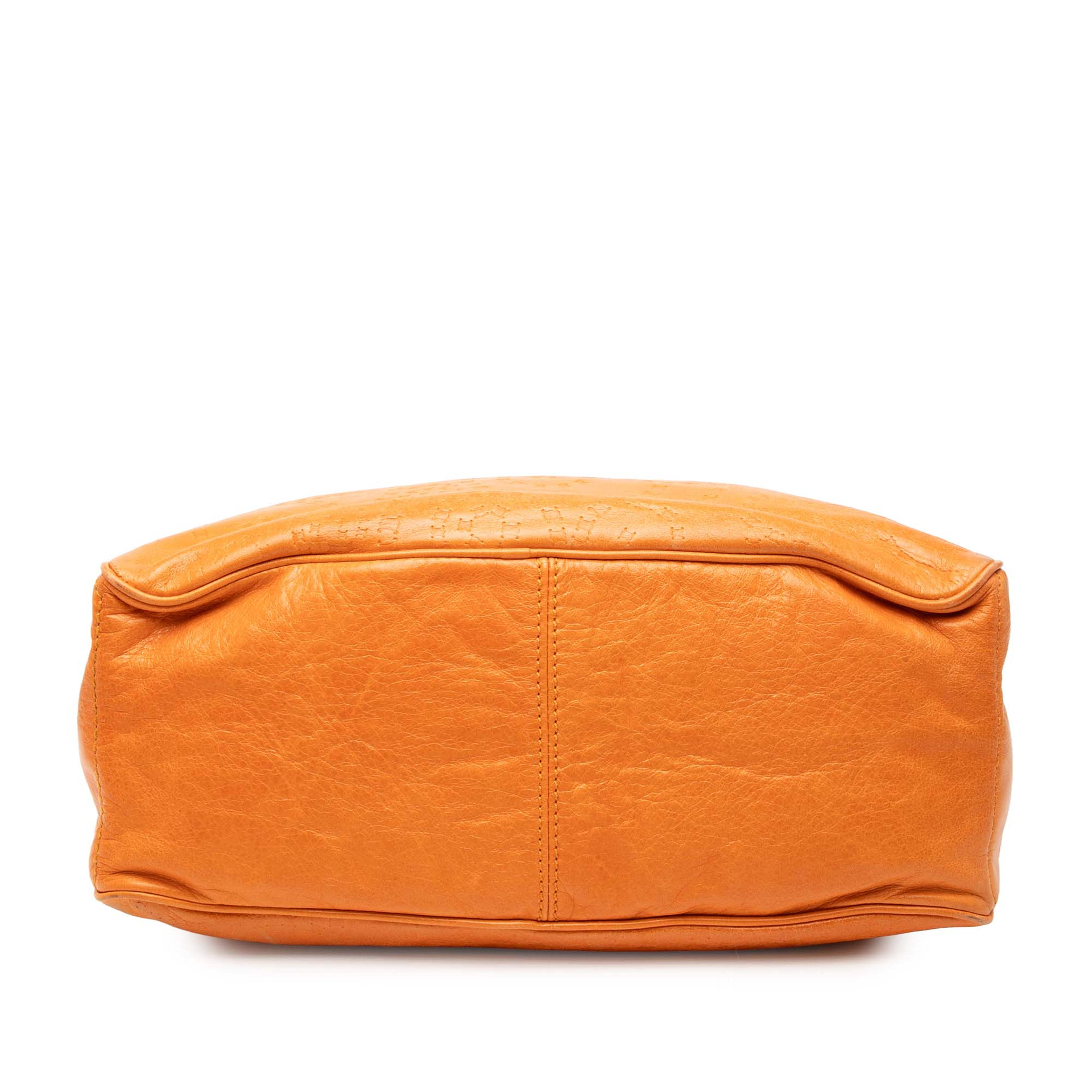 Celine Spiraling Macadam Embossed Leather Boogie Handbag, från Luxclusif, i färgen orange. Klicka för att öppna bilden i stort format