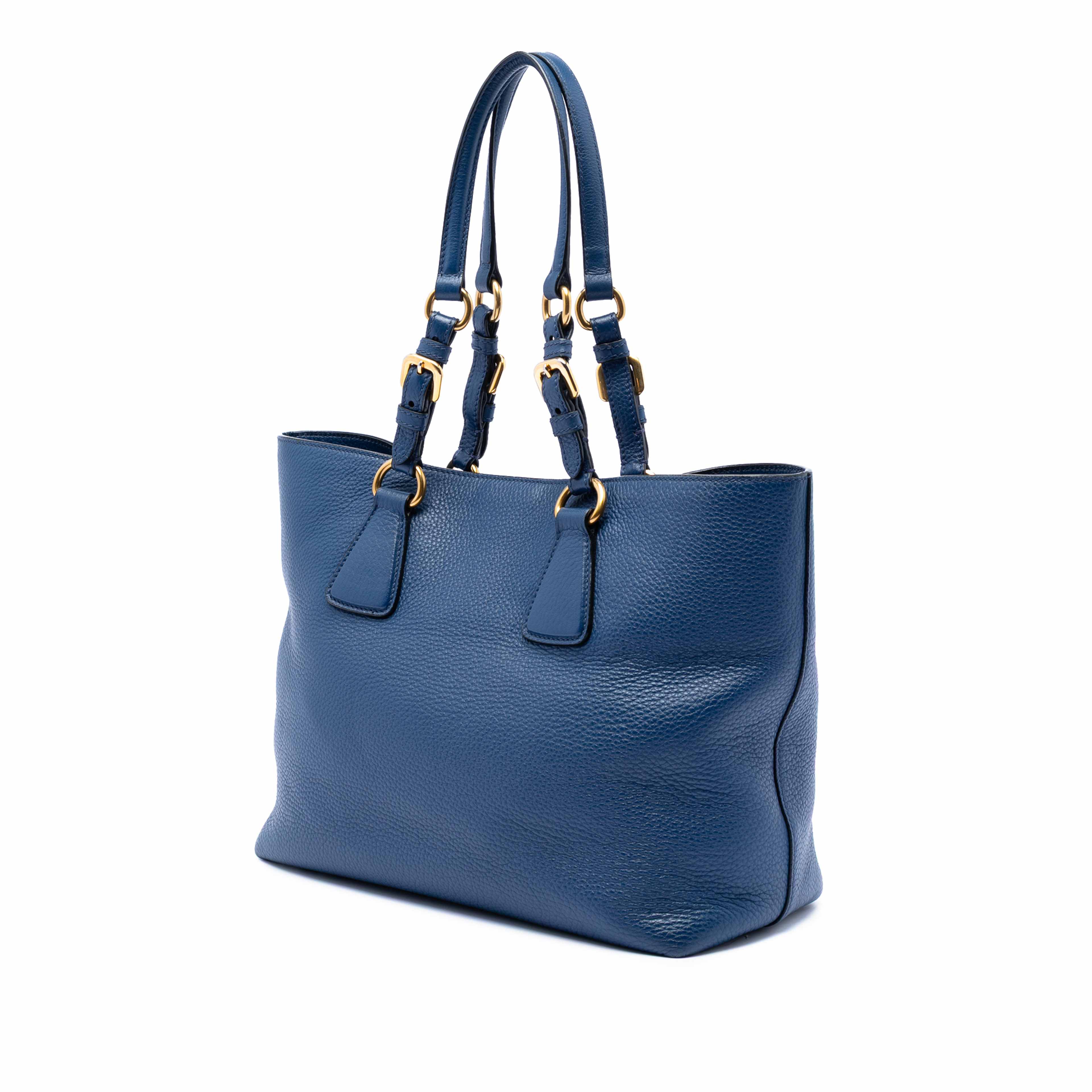 Prada Vitello Phenix Tote, från Luxclusif, i färgen blå. Klicka för att öppna bilden i stort format
