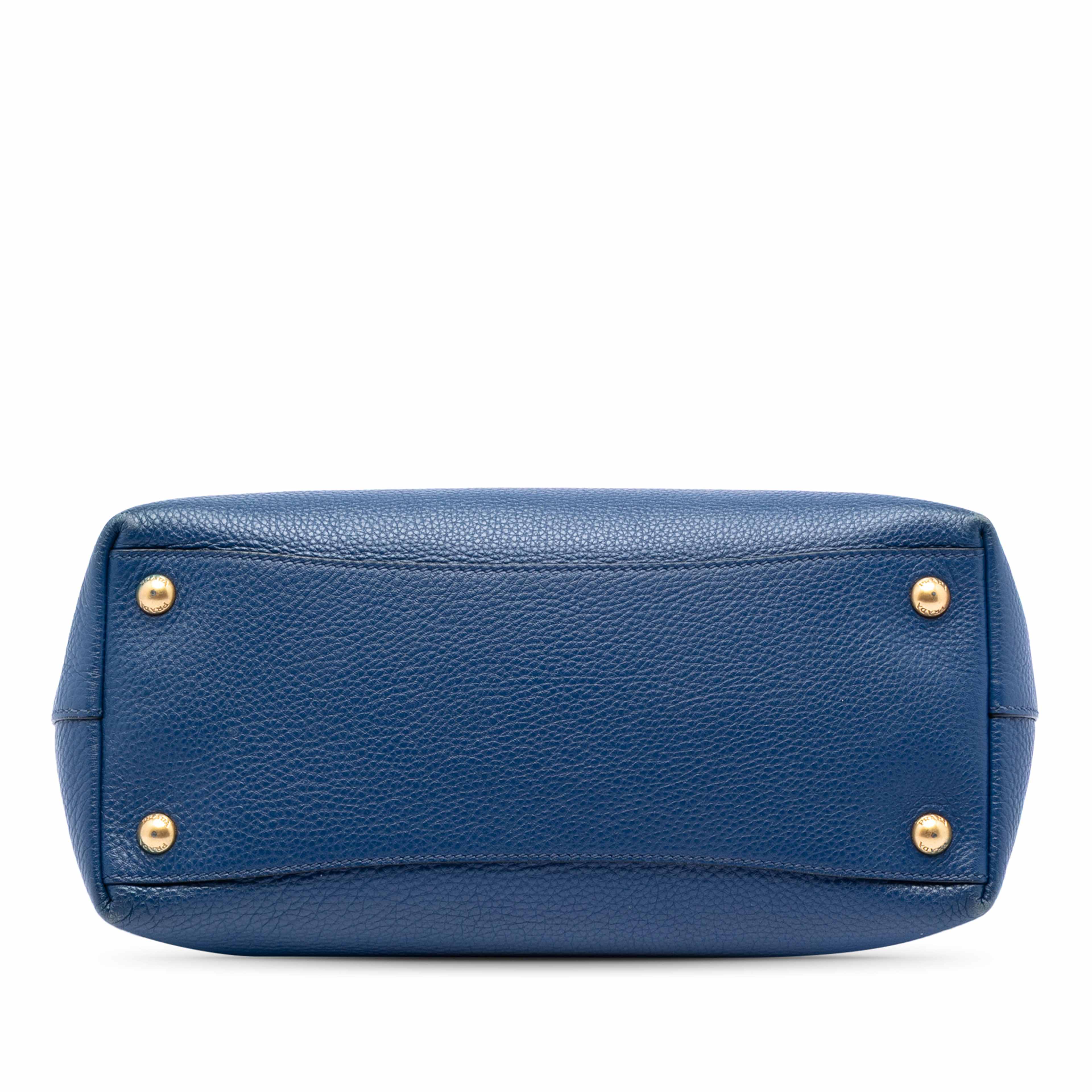 Prada Vitello Phenix Tote, från Luxclusif, i färgen blue. Klicka för att öppna bilden i stort format