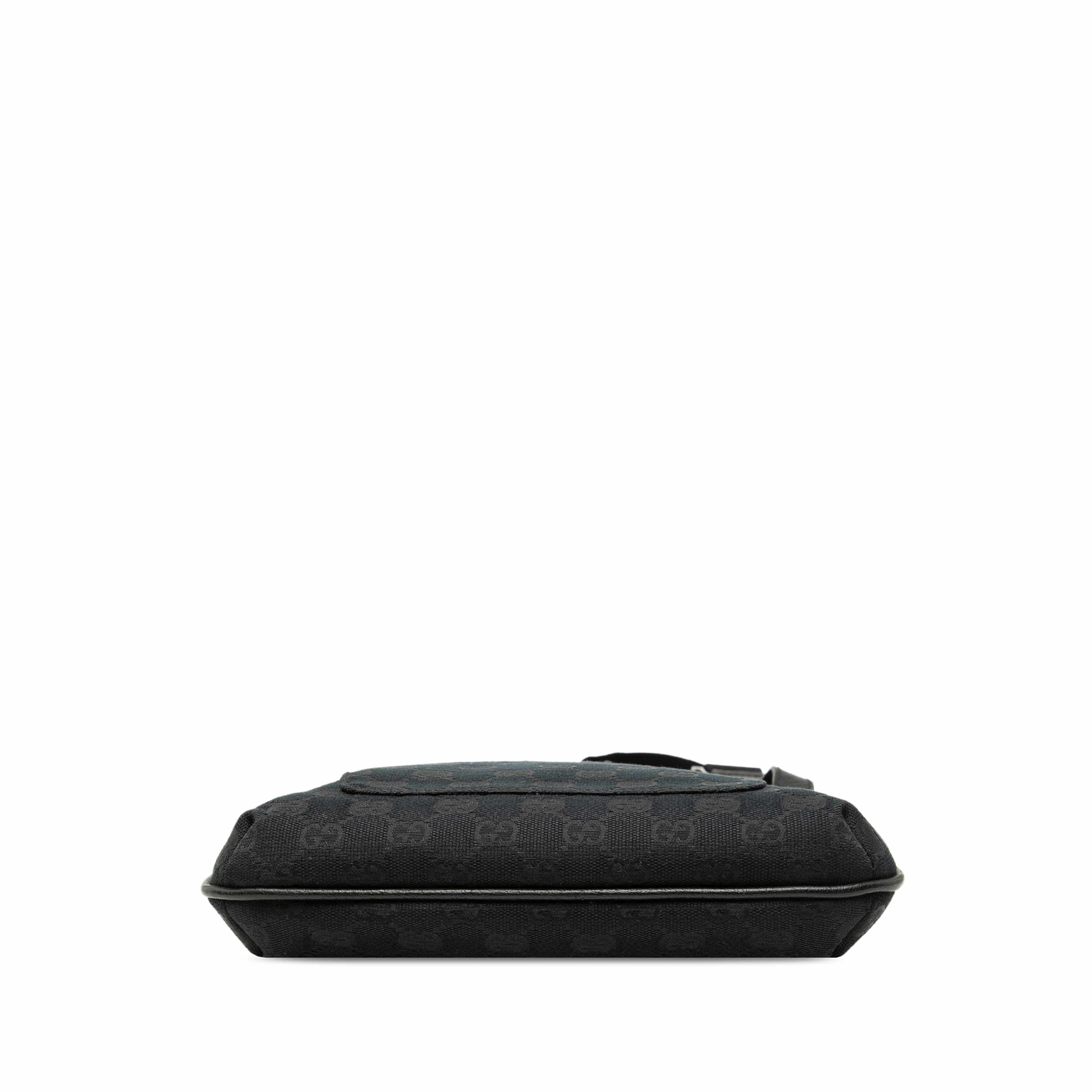 Gucci Gg Canvas Crossbody, från Luxclusif, i färgen svart. Klicka för att öppna bilden i stort format
