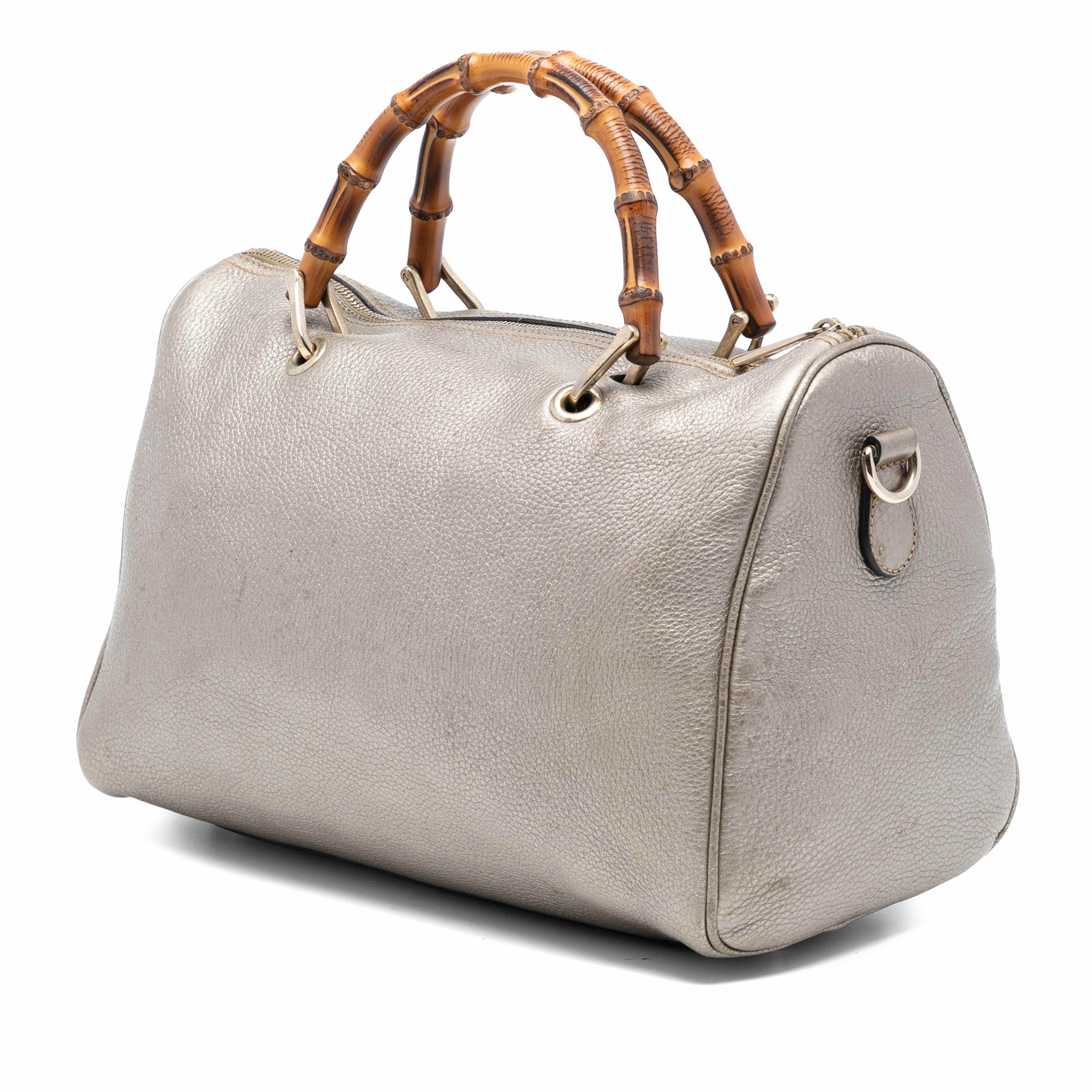 Gucci Medium Calfskin Bamboo Shopper Boston Bag, från Luxclusif, i färgen gold. Klicka för att öppna bilden i stort format