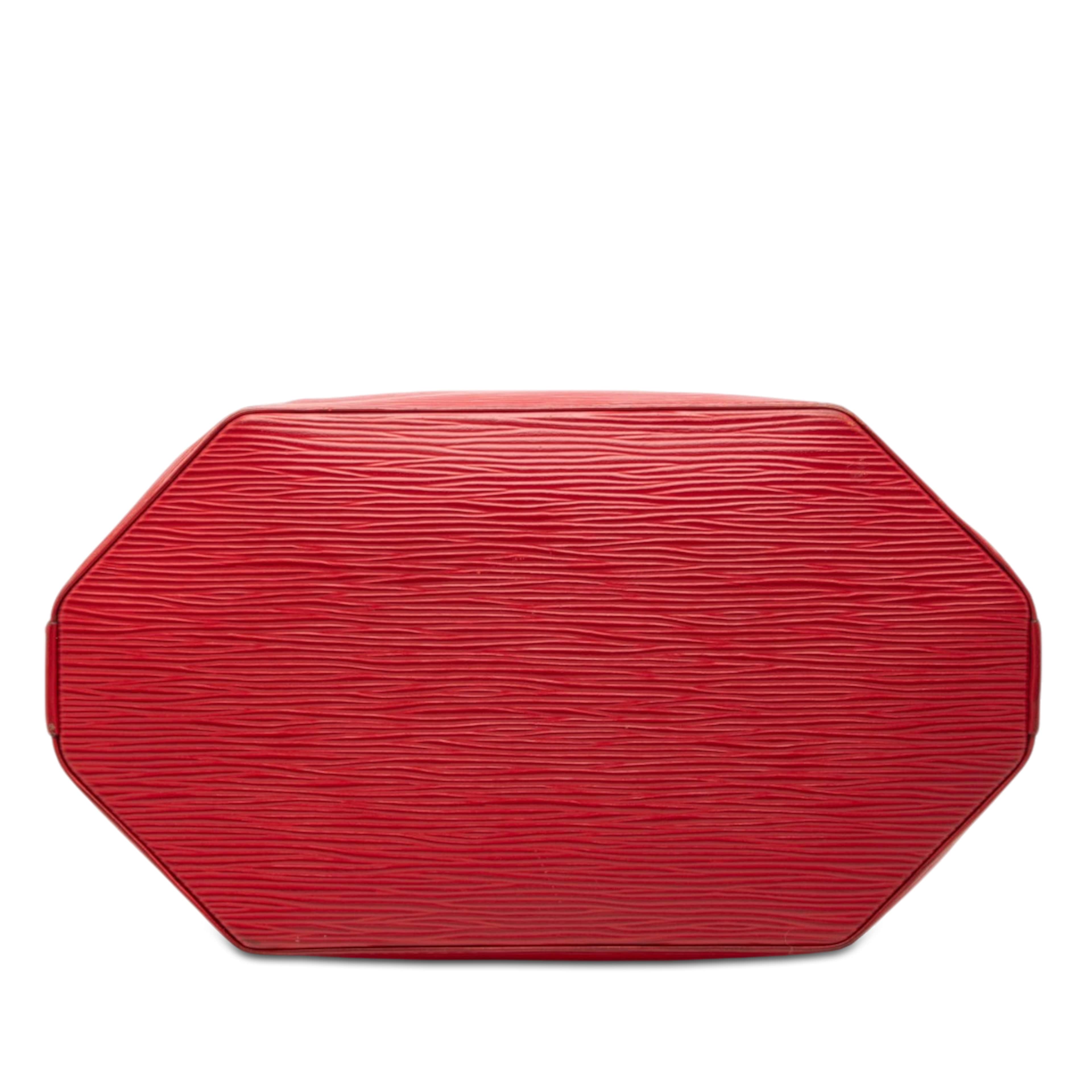 Louis Vuitton Epi Sac D Epaule, från Luxclusif, i färgen red. Klicka för att öppna bilden i stort format