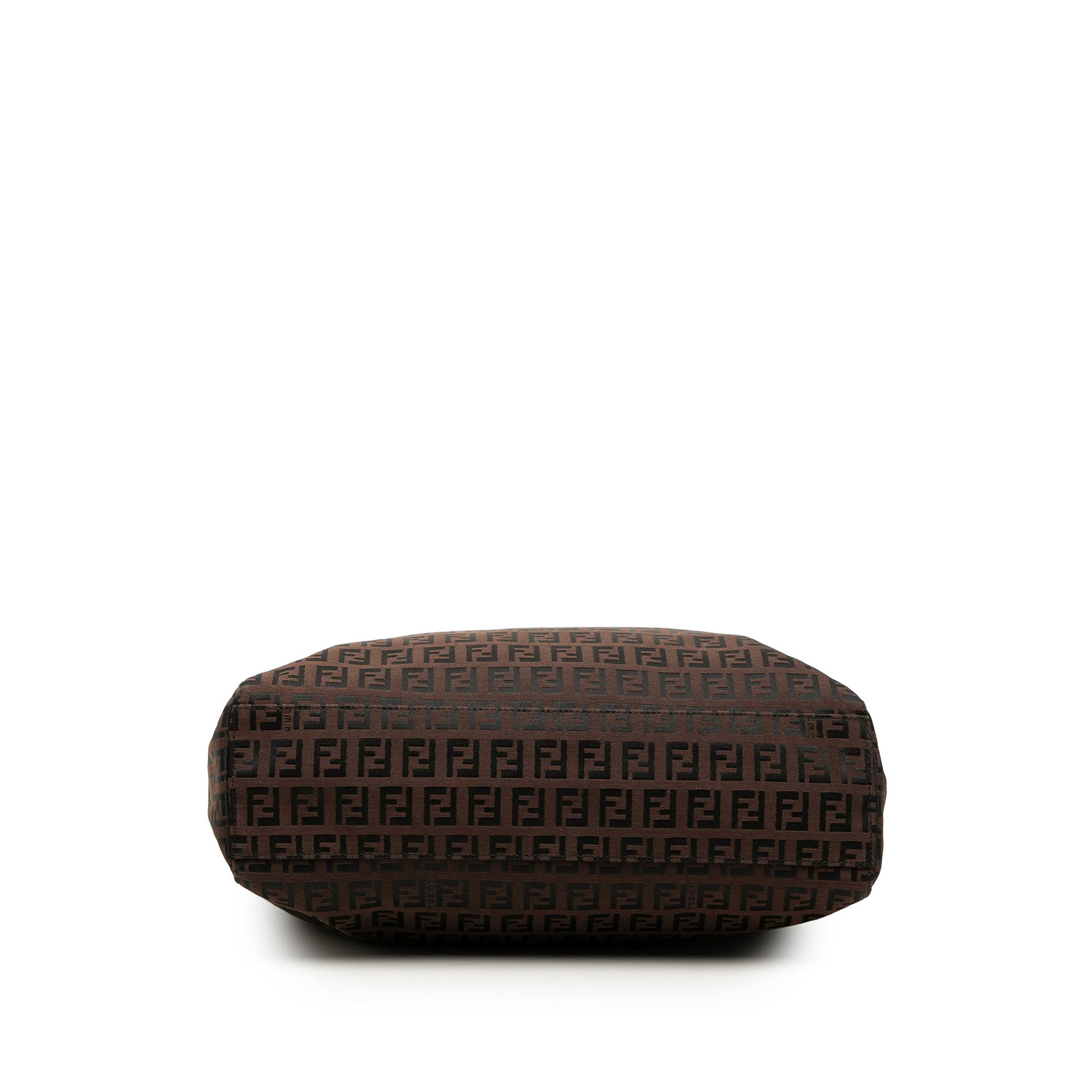 Fendi Zucchino Canvas Tote, från Luxclusif, i färgen brun. Klicka för att öppna bilden i stort format