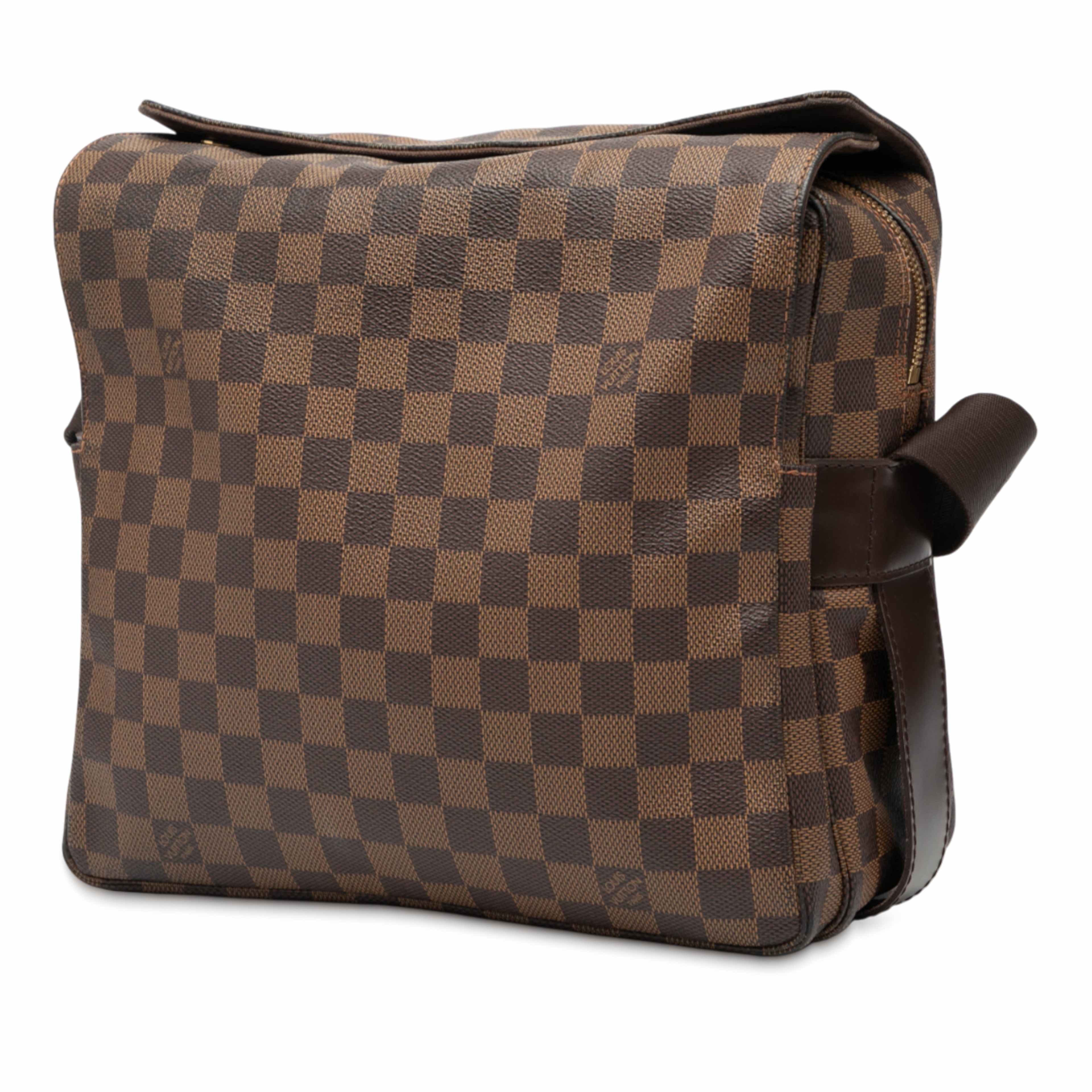 Louis Vuitton Damier Ebene Naviglio, från Luxclusif, i färgen brown. Klicka för att öppna bilden i stort format