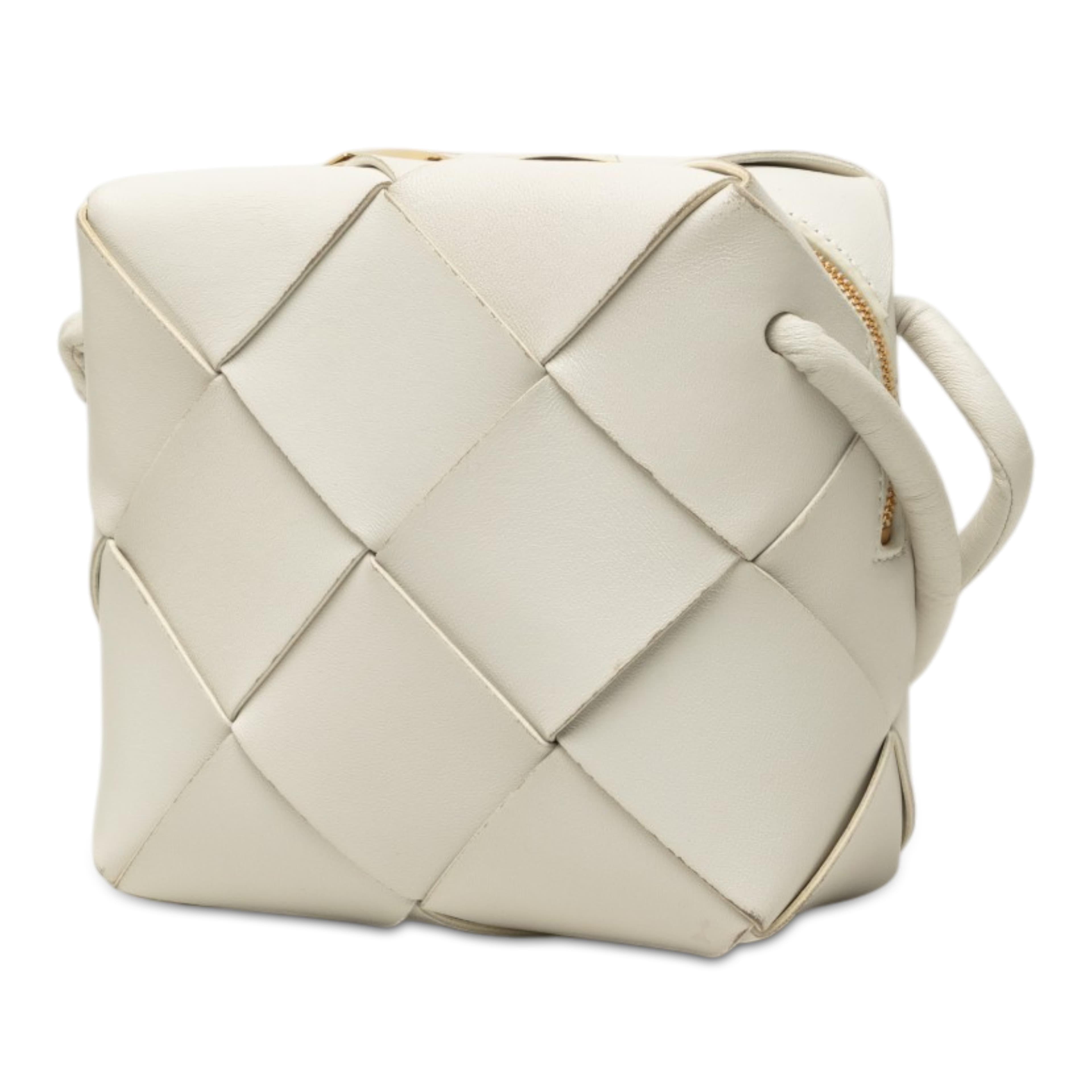 Bottega Veneta Mini Lambskin Intrecciato Cassette Camera Bag, från Luxclusif, i färgen vit. Klicka för att öppna bilden i stort format