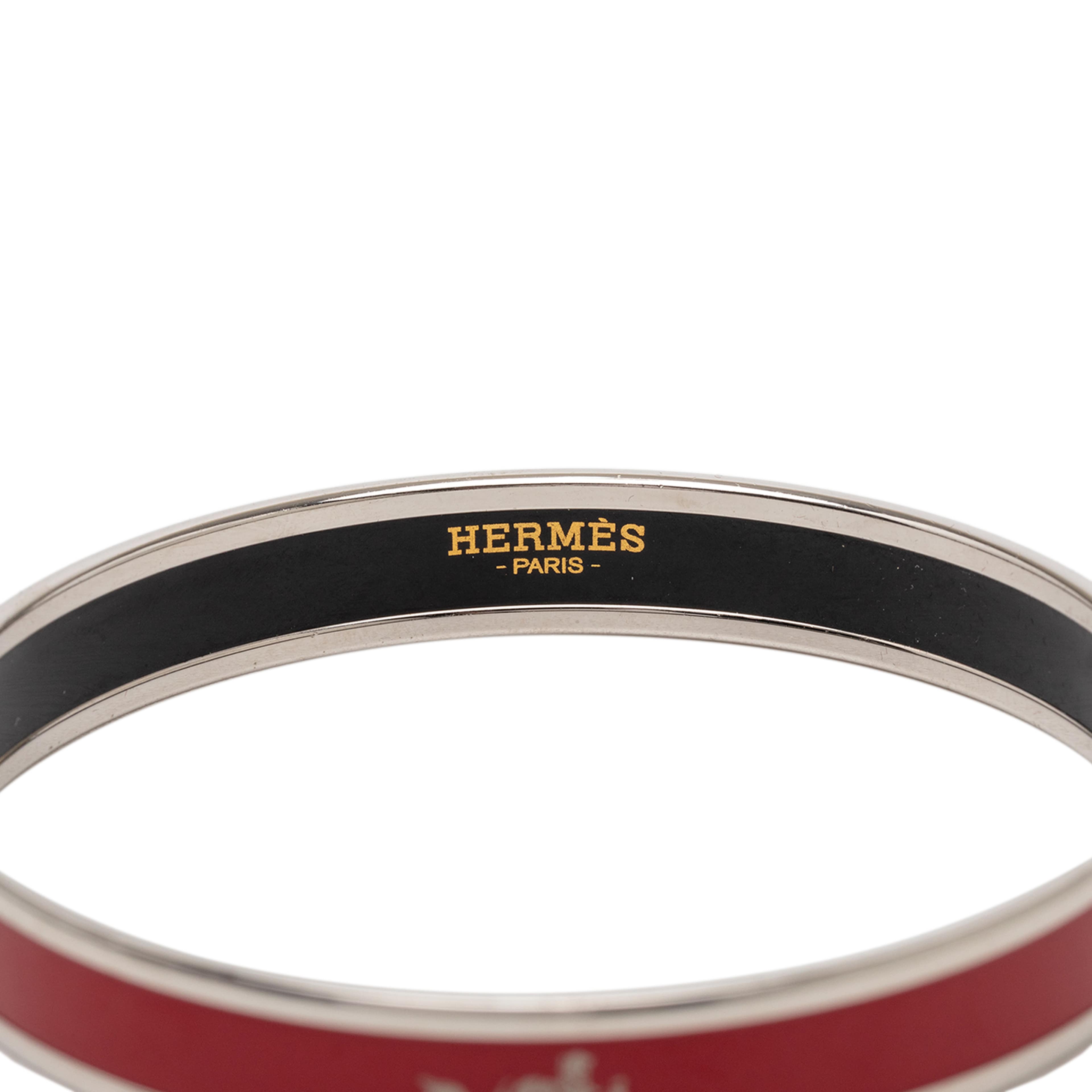 Hermès Narrow Caleche Enamel Bangle 70, från Luxclusif, i färgen red. Klicka för att öppna bilden i stort format