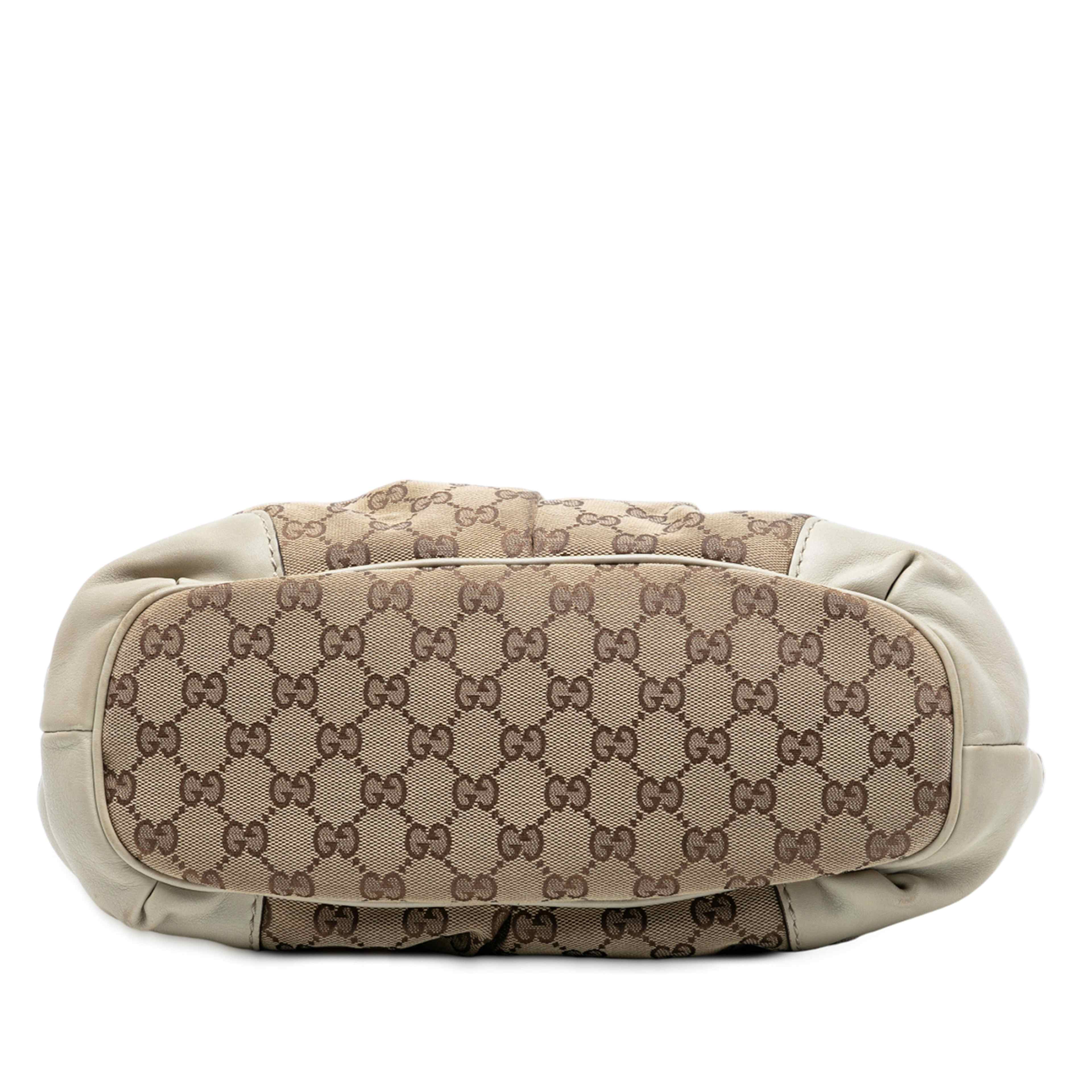 Gucci Gg Canvas Sukey Satchel, från Luxclusif, i färgen beige. Klicka för att öppna bilden i stort format